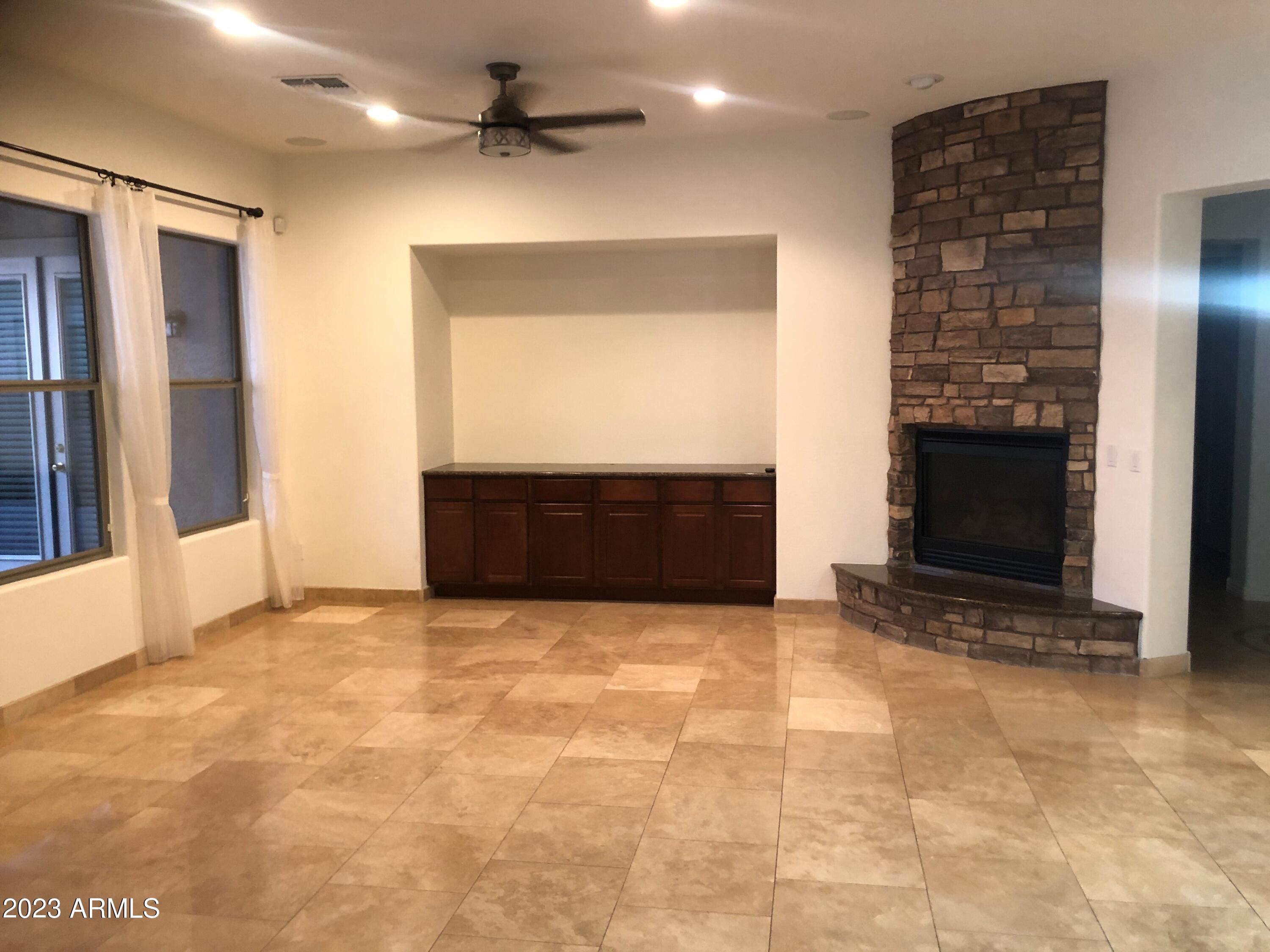 2334 W Fetlock Trail