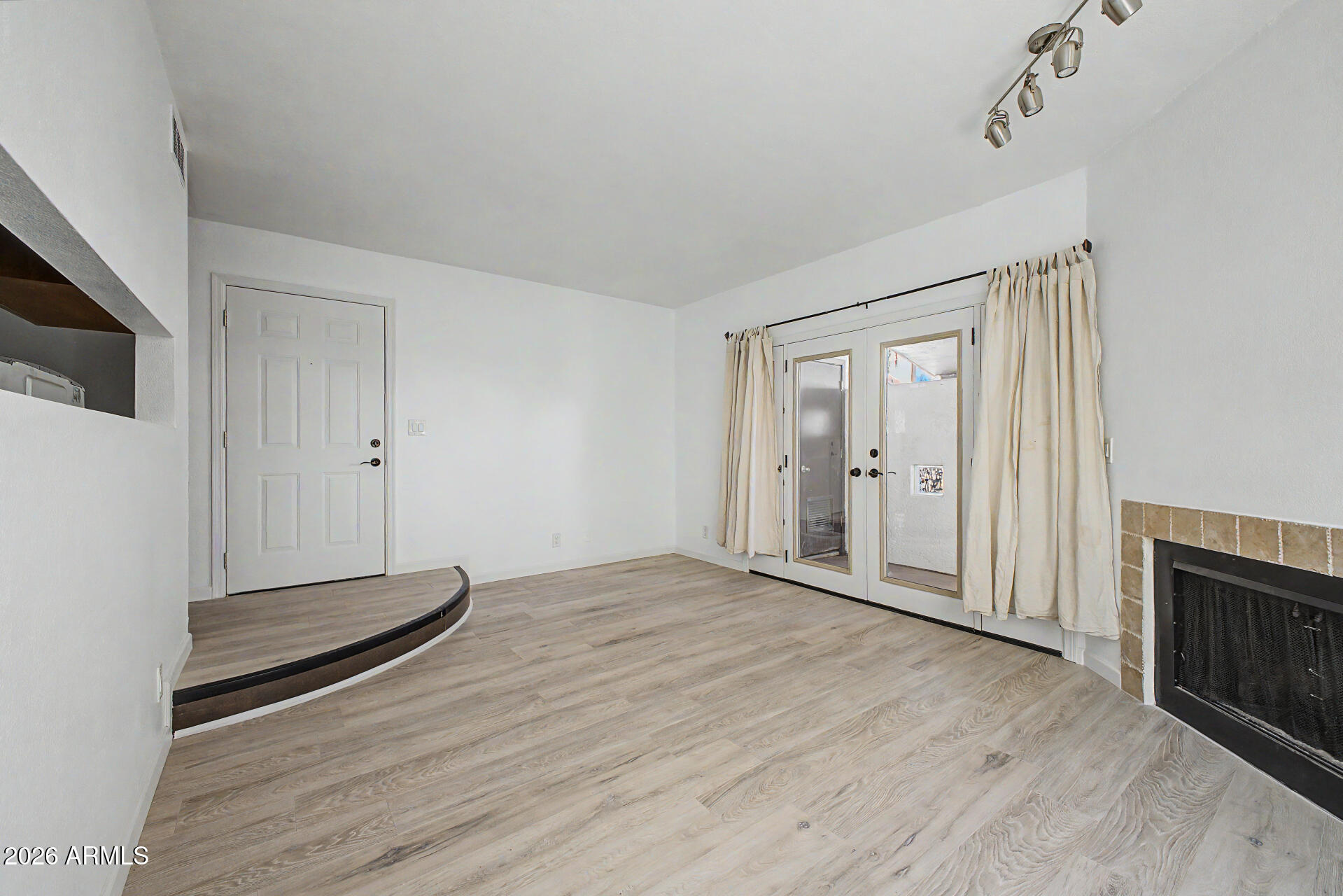3422 N 12TH Place