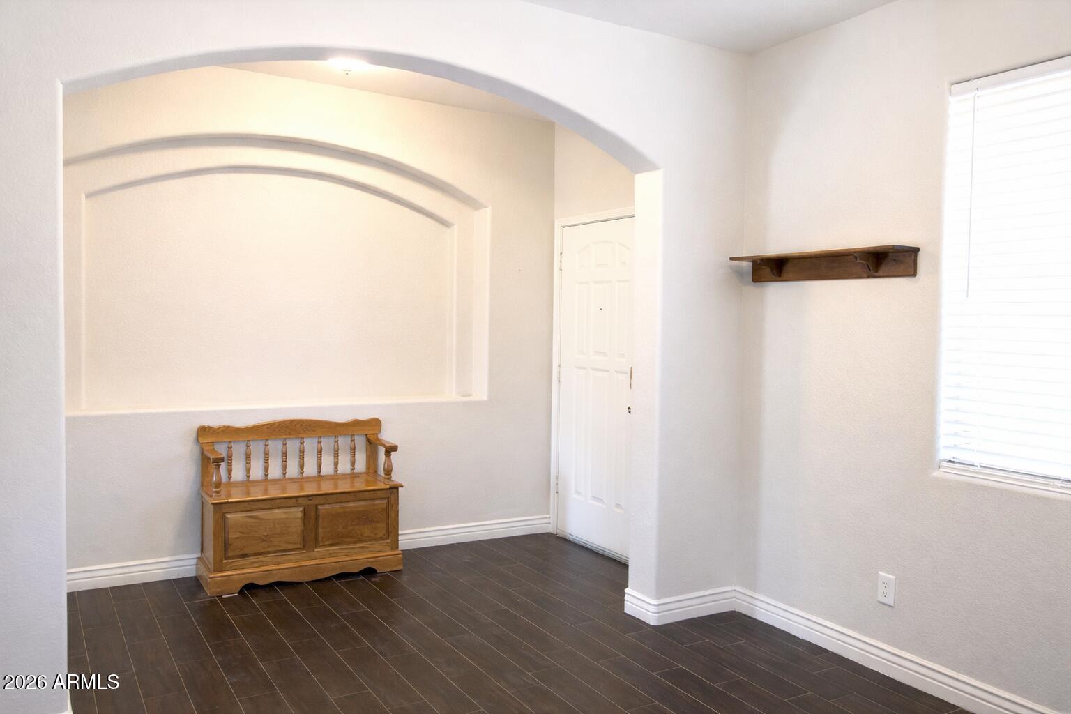 1487 E ANGELINE Avenue