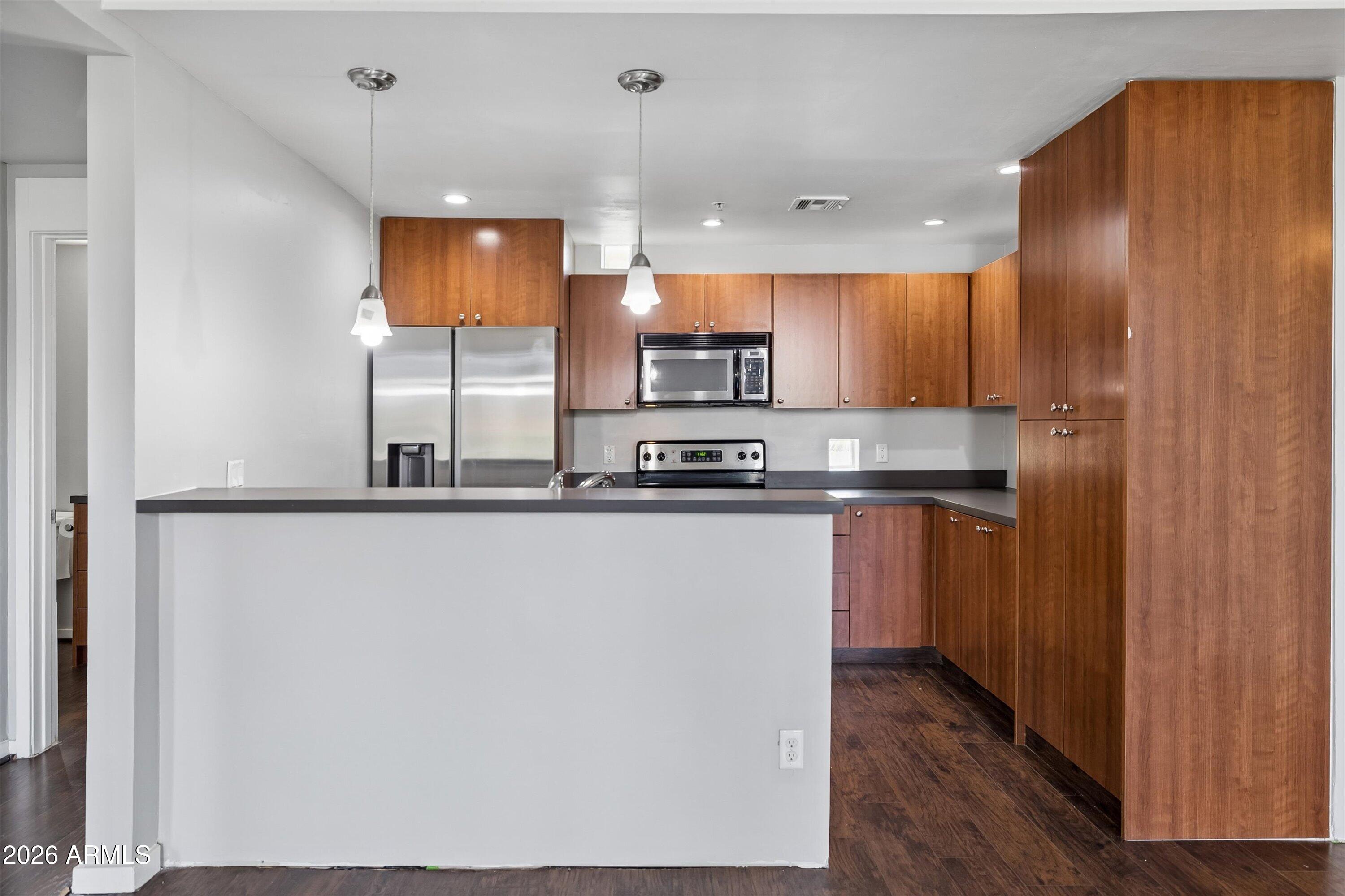 1111 W UNIVERSITY Drive 2011