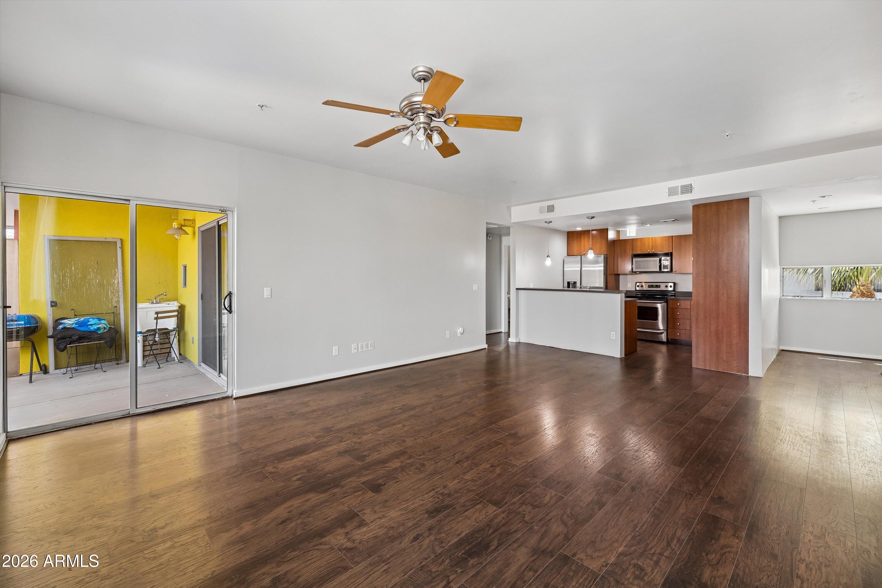 1111 W UNIVERSITY Drive 2011