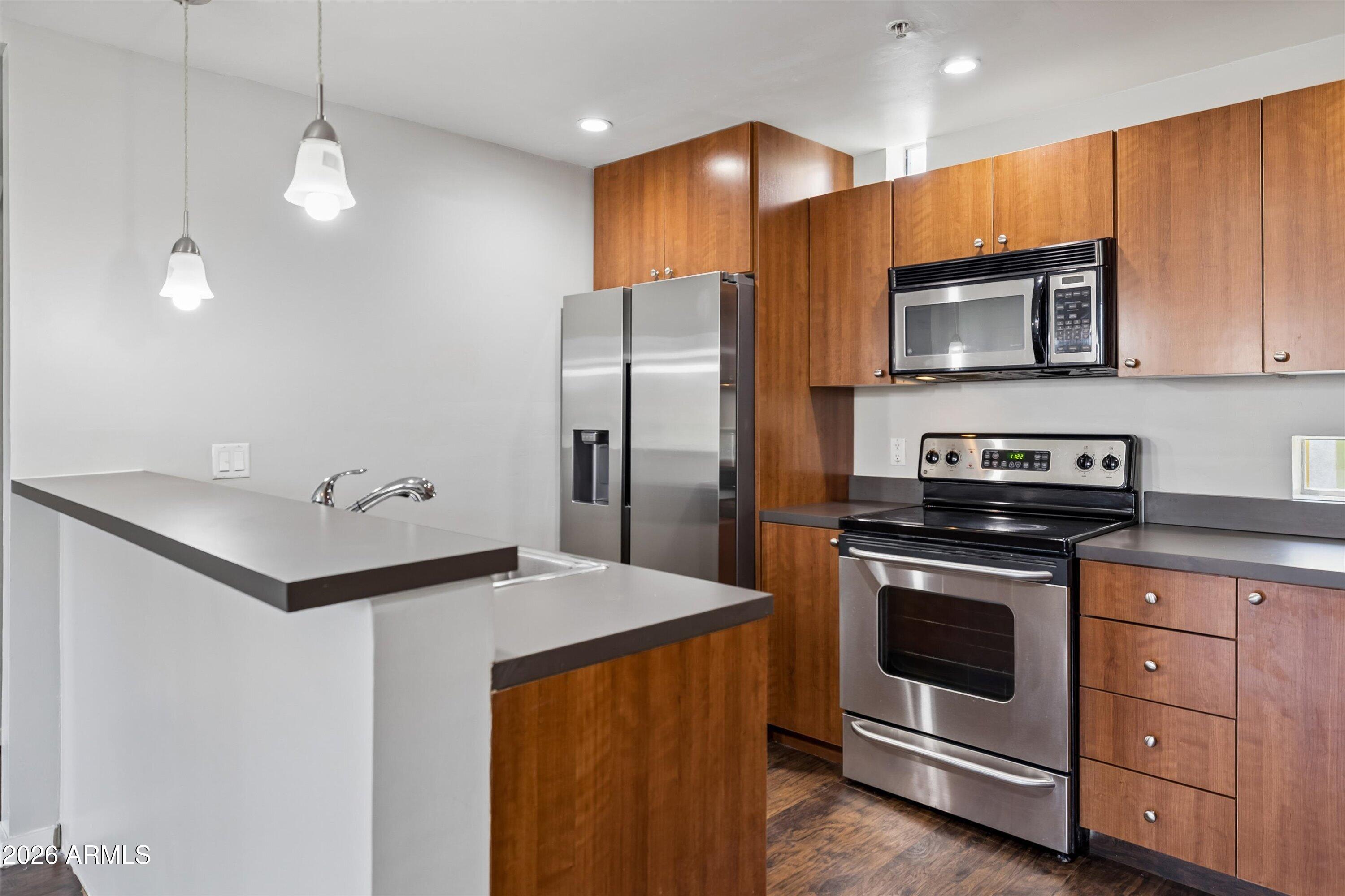 1111 W UNIVERSITY Drive 2011