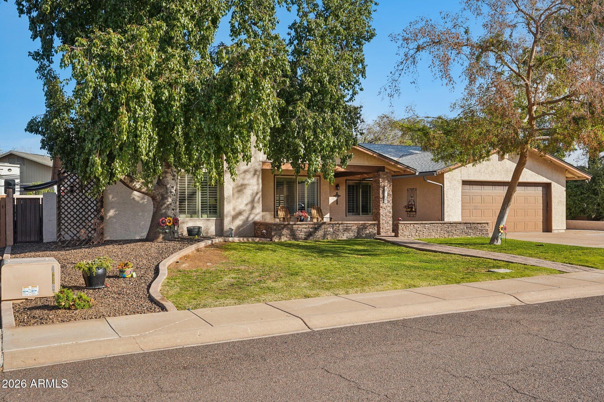 1810 E HARMONT Drive