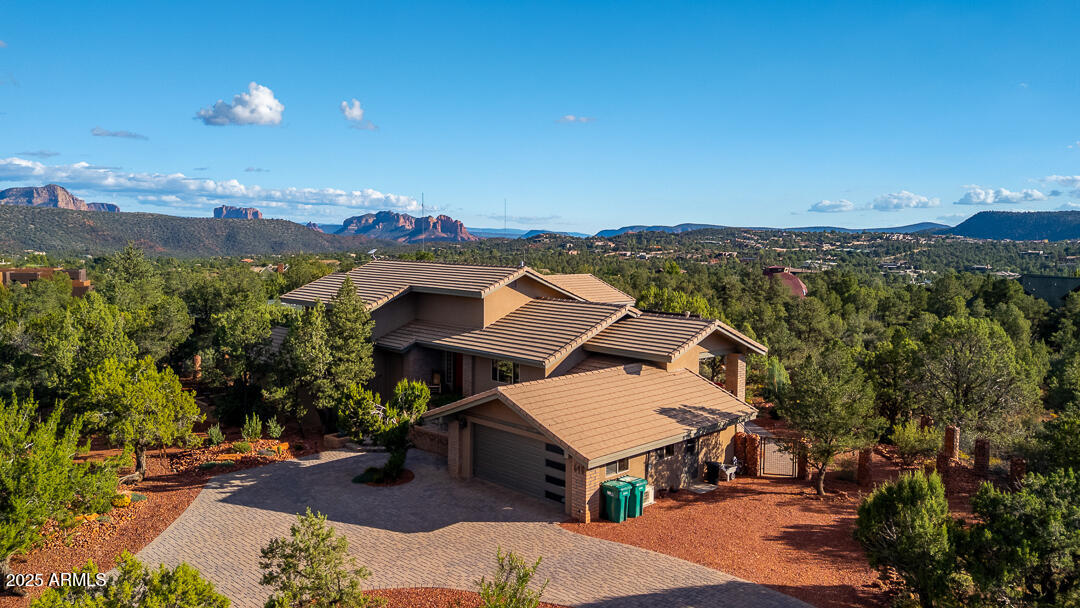 640 KACHINA Drive