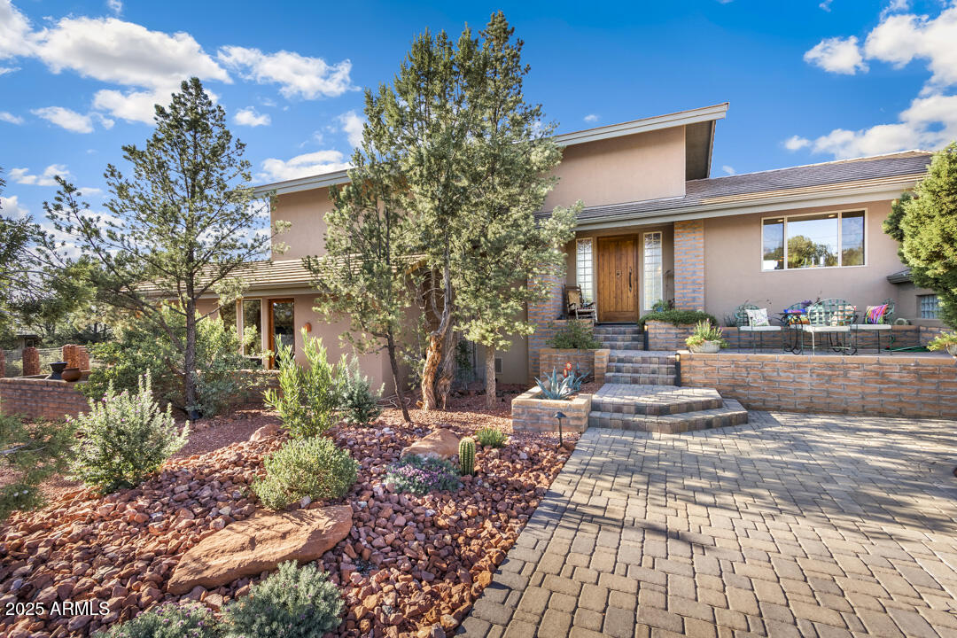 640 KACHINA Drive