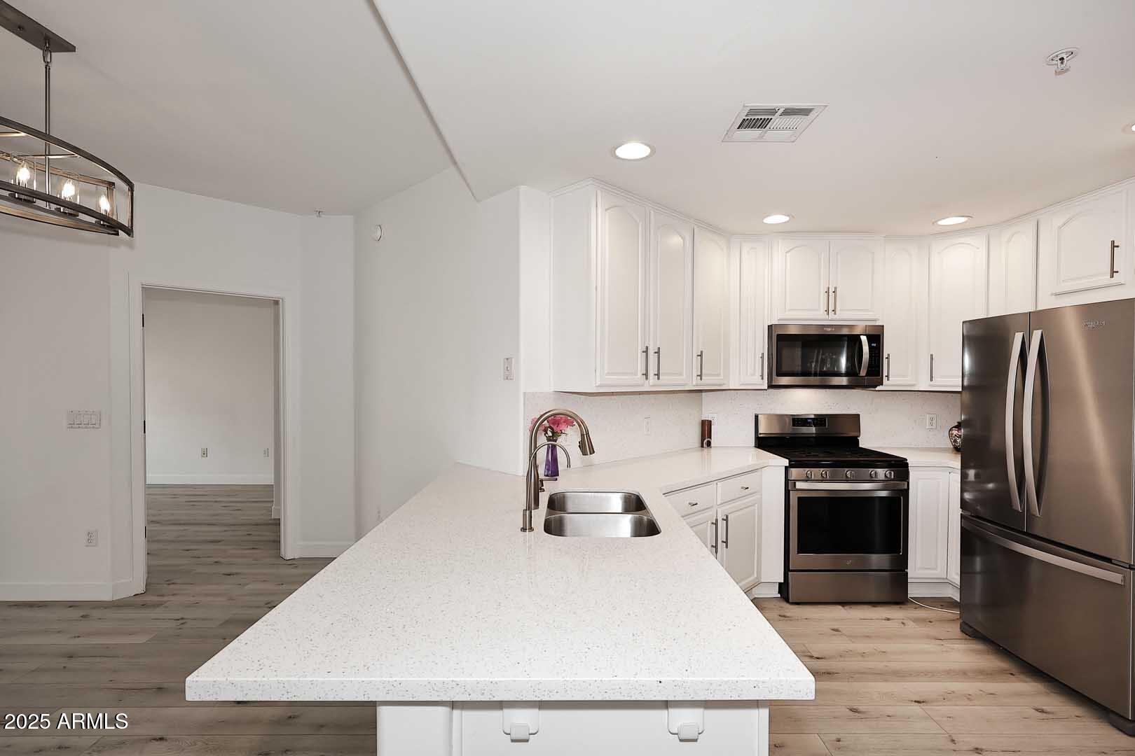 5350 E DEER VALLEY Drive 2435