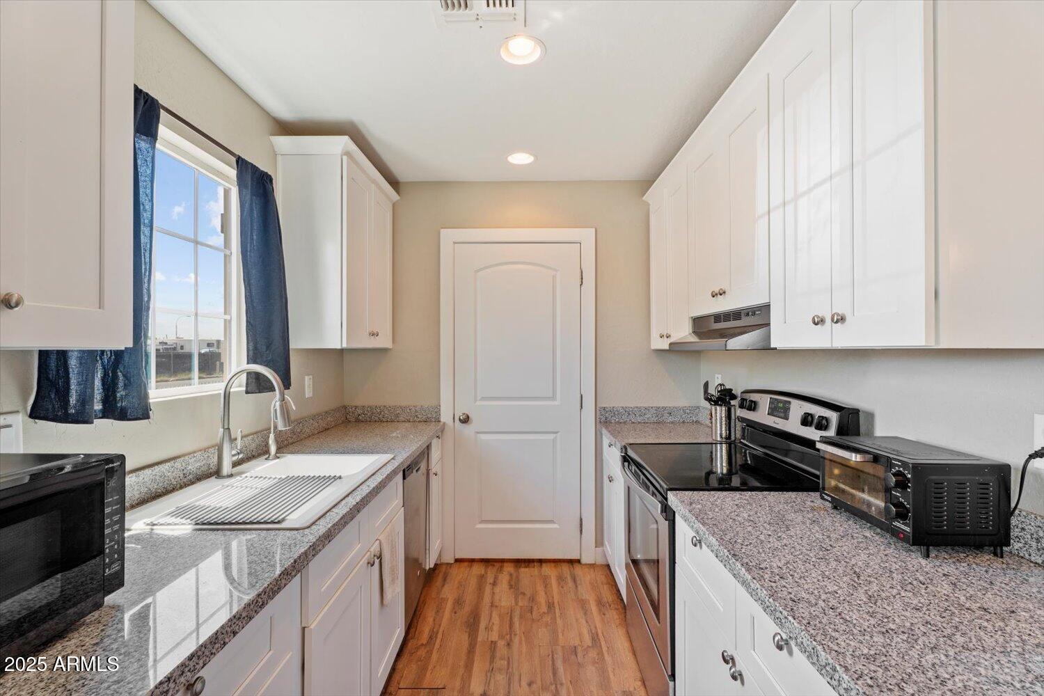 Phoenix, Arizona 85019, United States, 3 Bedrooms Bedrooms, ,2 BathroomsBathrooms,Residential,Active,166599