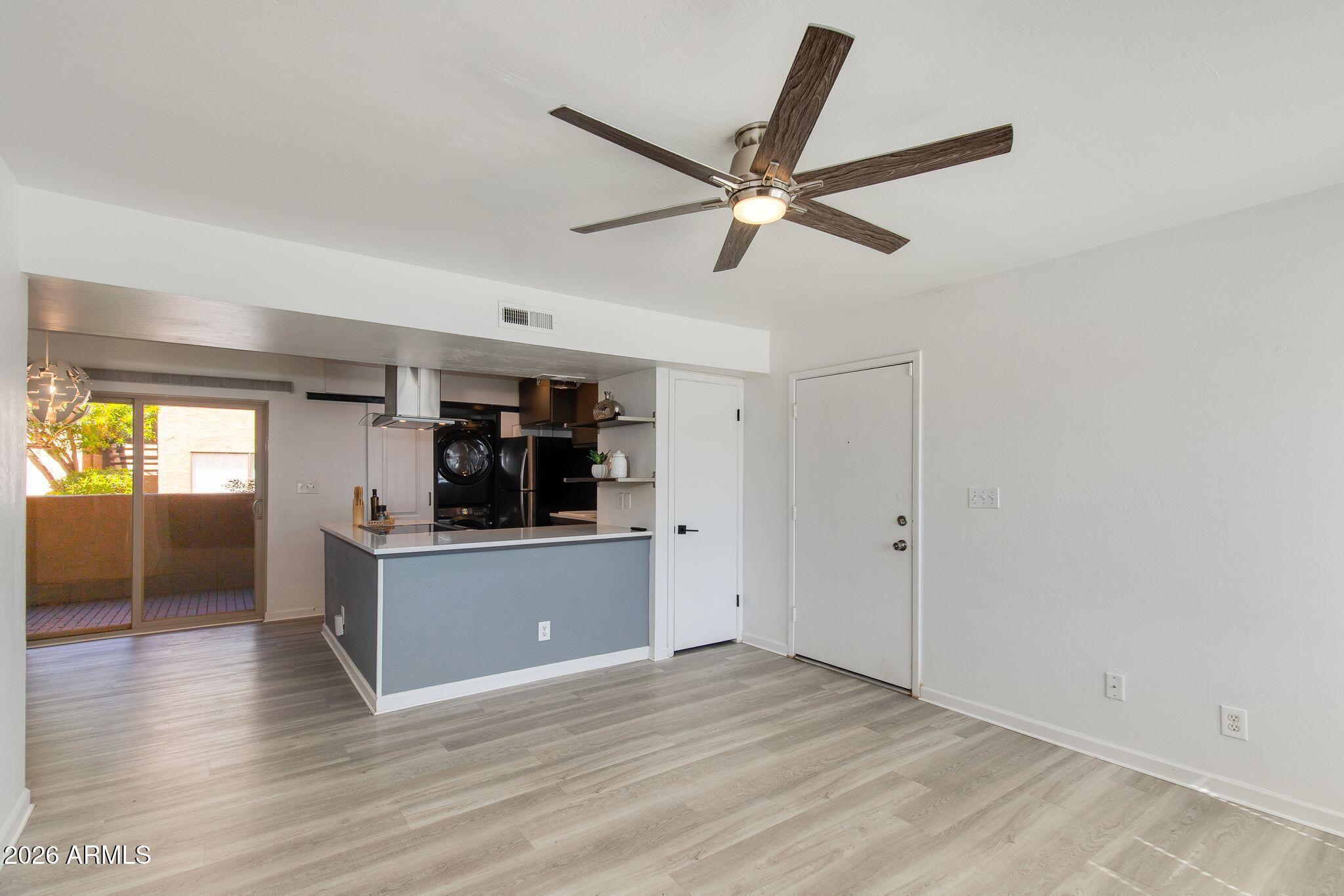 5146 E OAK Street 102