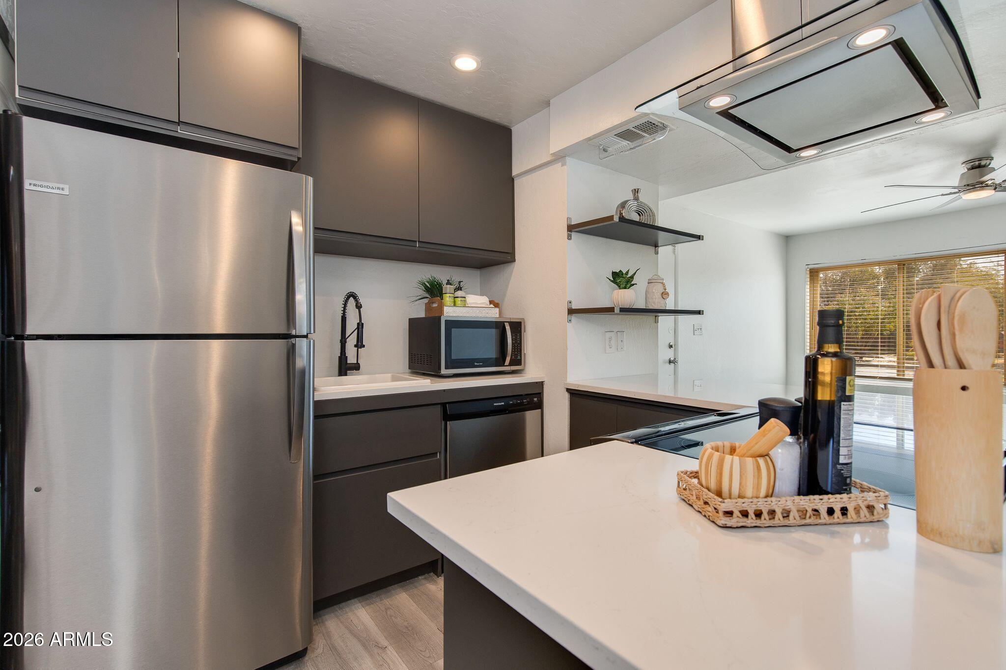 5146 E OAK Street 102