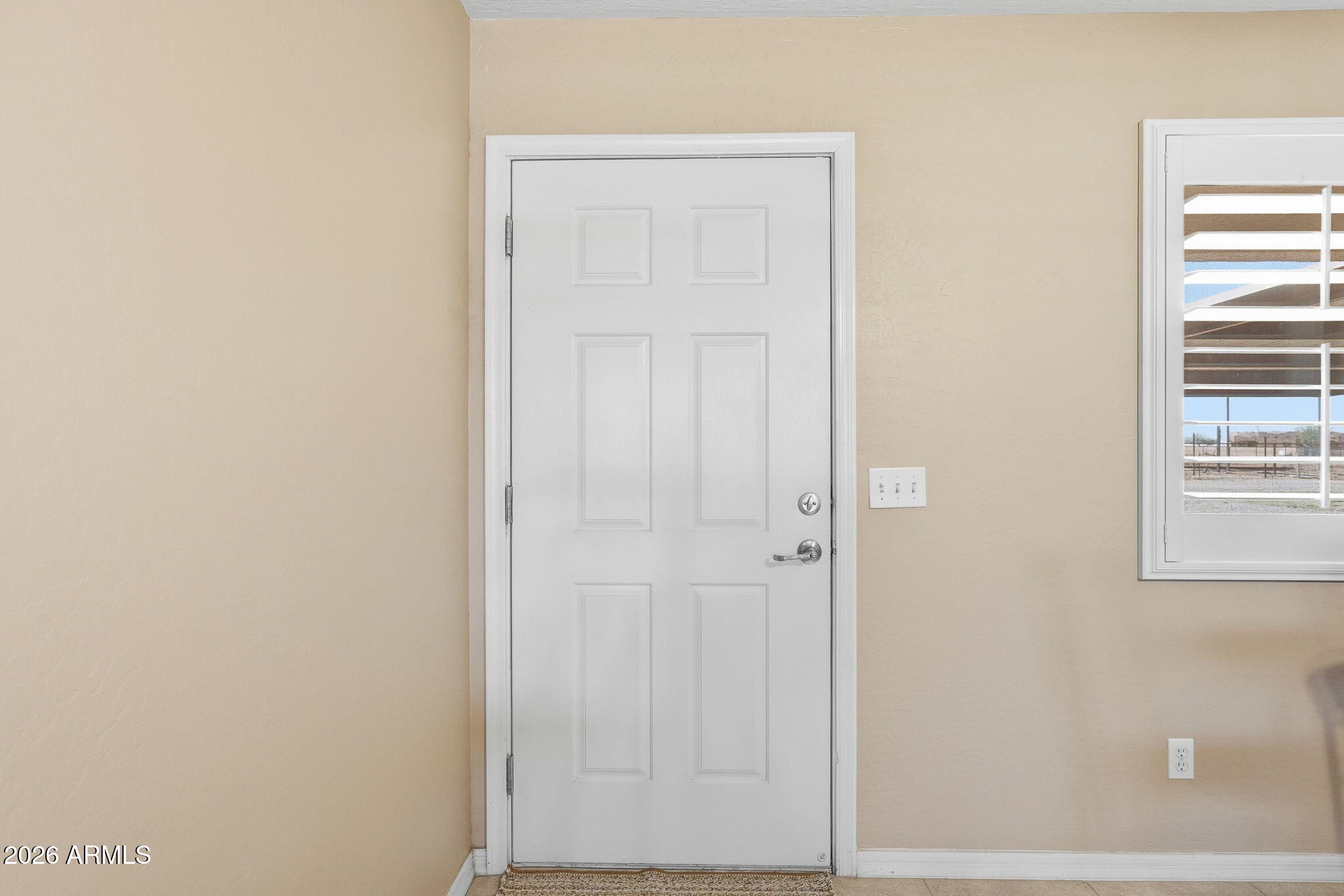 2748 E BAUGHN Avenue