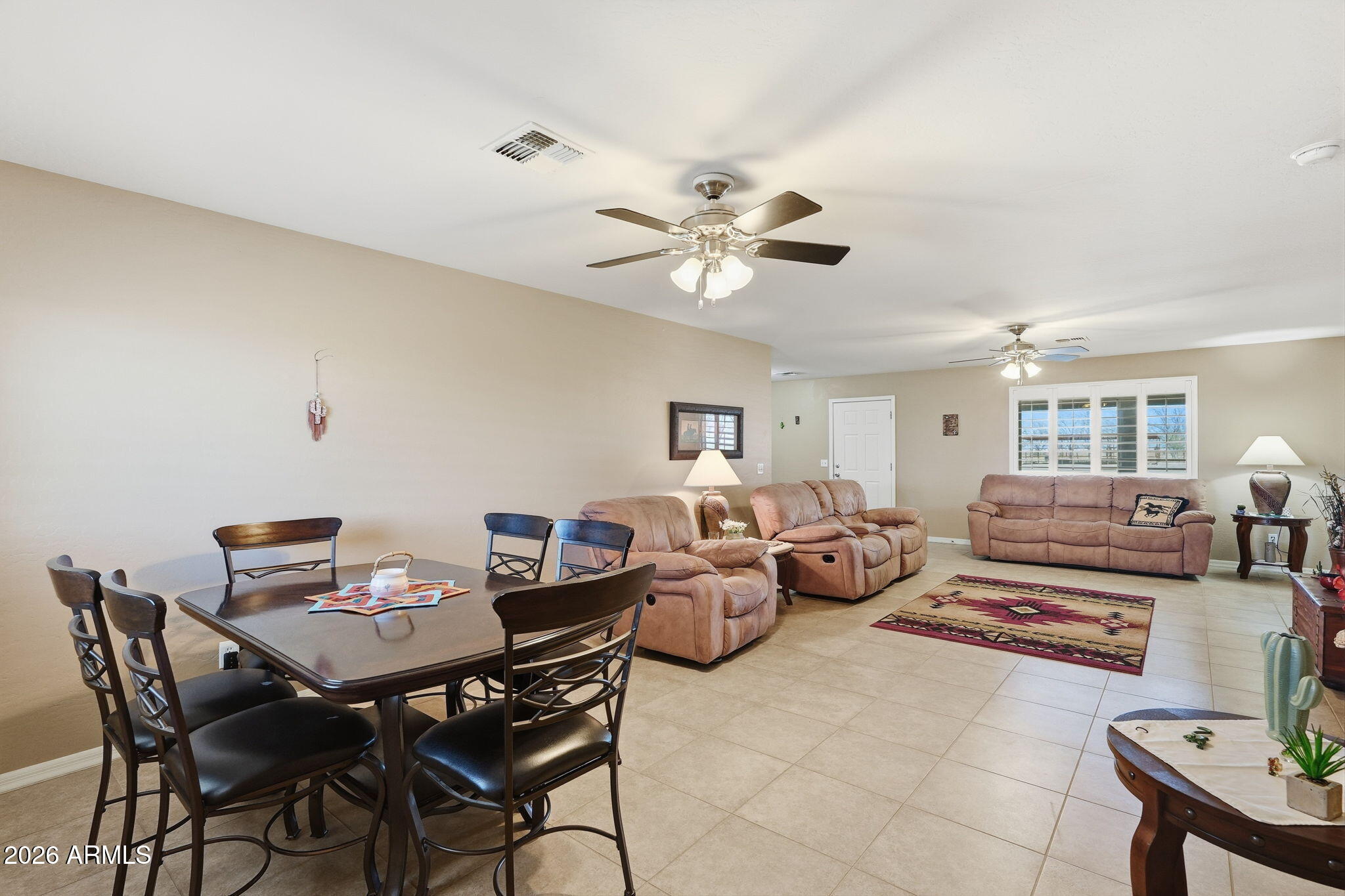 2748 E BAUGHN Avenue