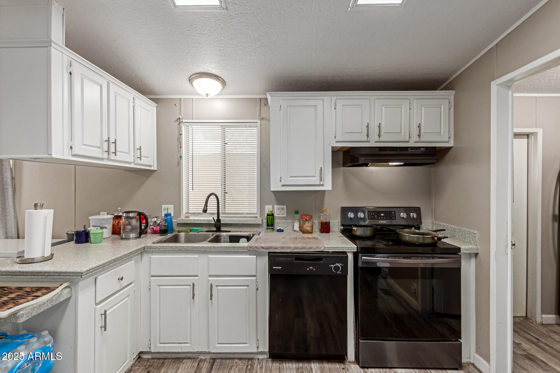 12721 W GREENWAY Road 218