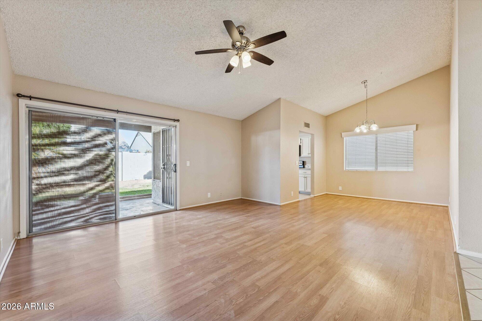 6040 W DESERT COVE Avenue