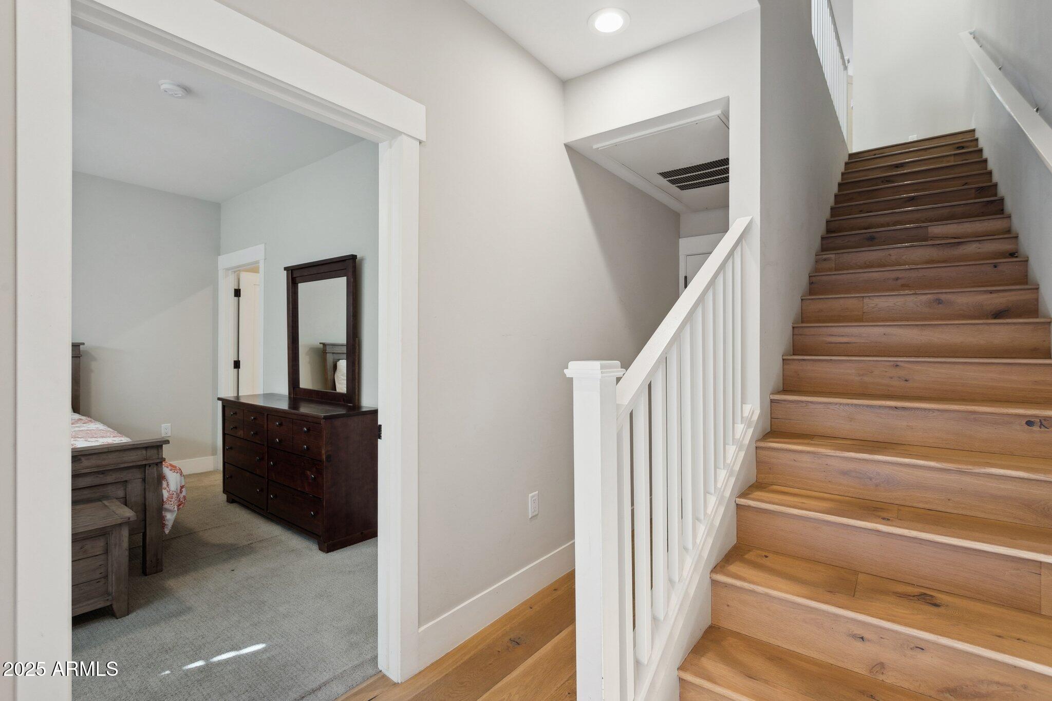 1400 E Bethany Home Road 22