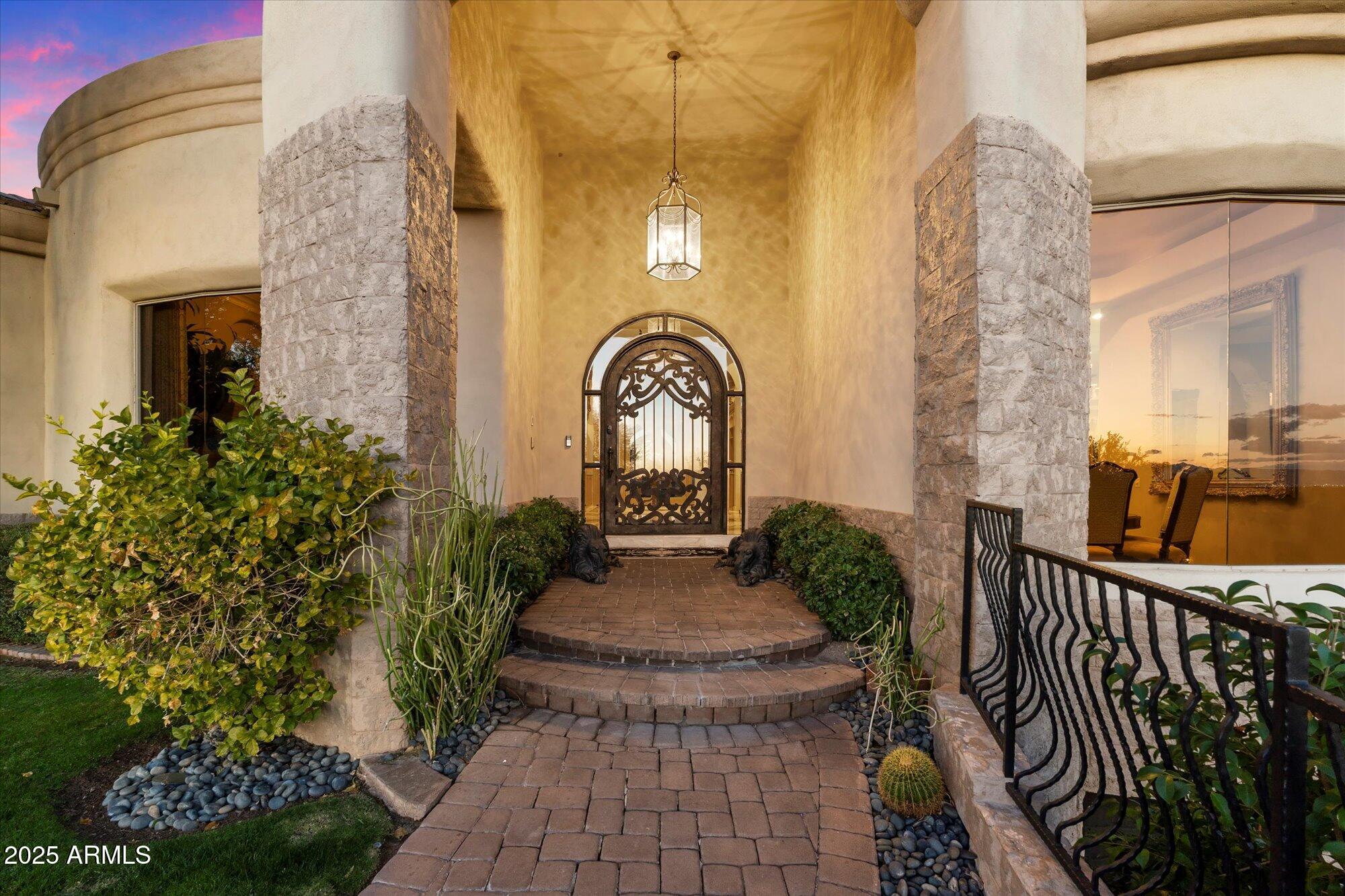6621 N ARIZONA BILTMORE Circle