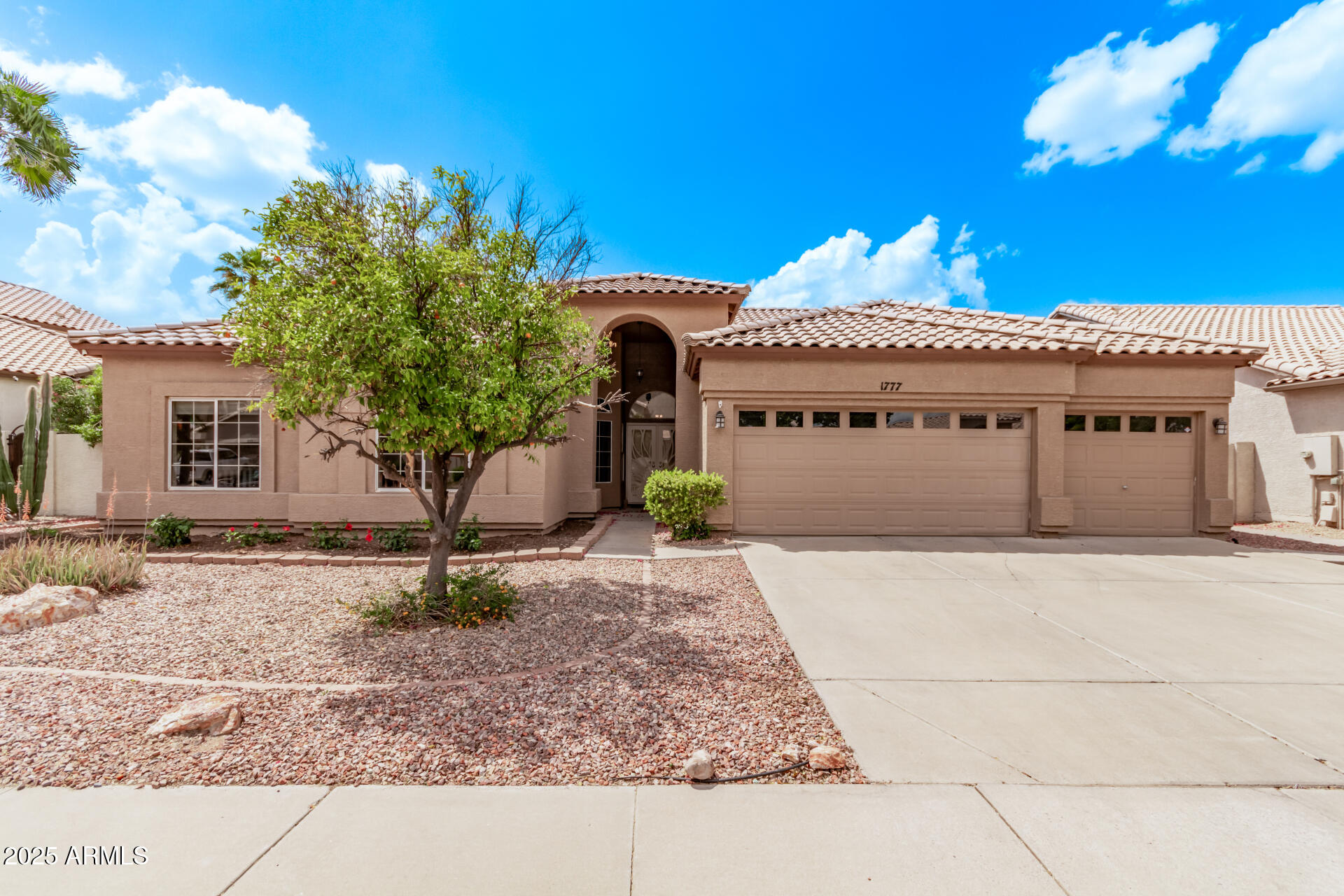 1777 W REDFIELD Road