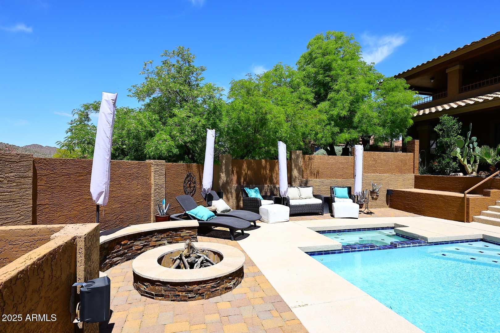11215 N GARLAND Circle