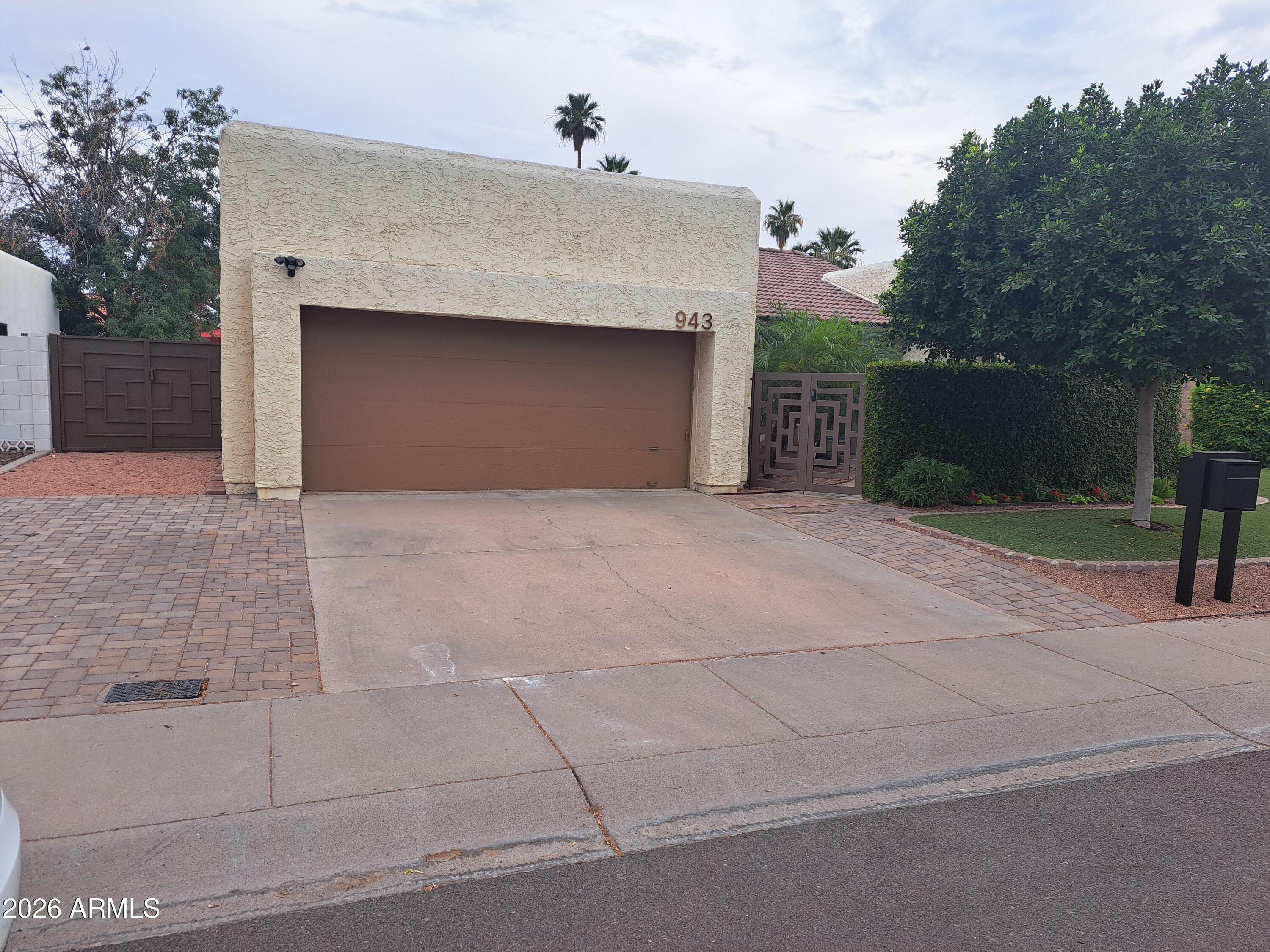 943 E Eveningstar Lane