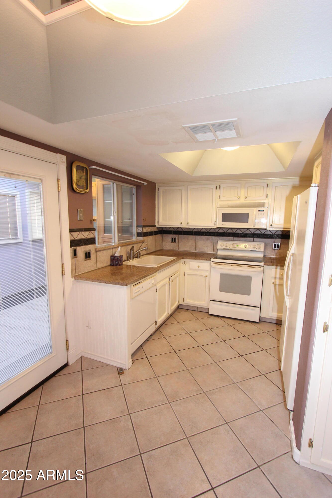 10411 N 11TH Avenue 3