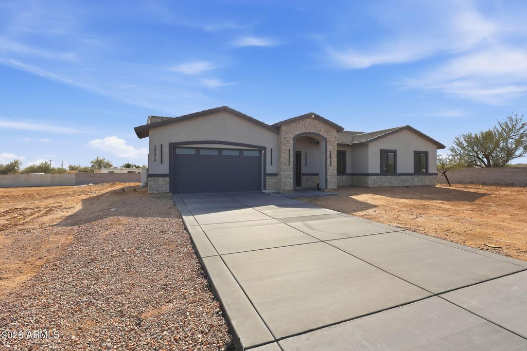 Photo of 19473 W Osborn Road, Litchfield Park, AZ 85340 (MLS # 6984986)