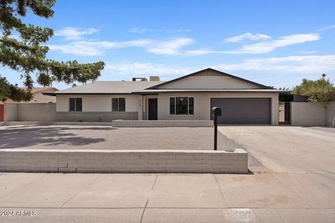 Single Family Residence in Phoenix AZ 4137 SHANGRI LA Road.jpg