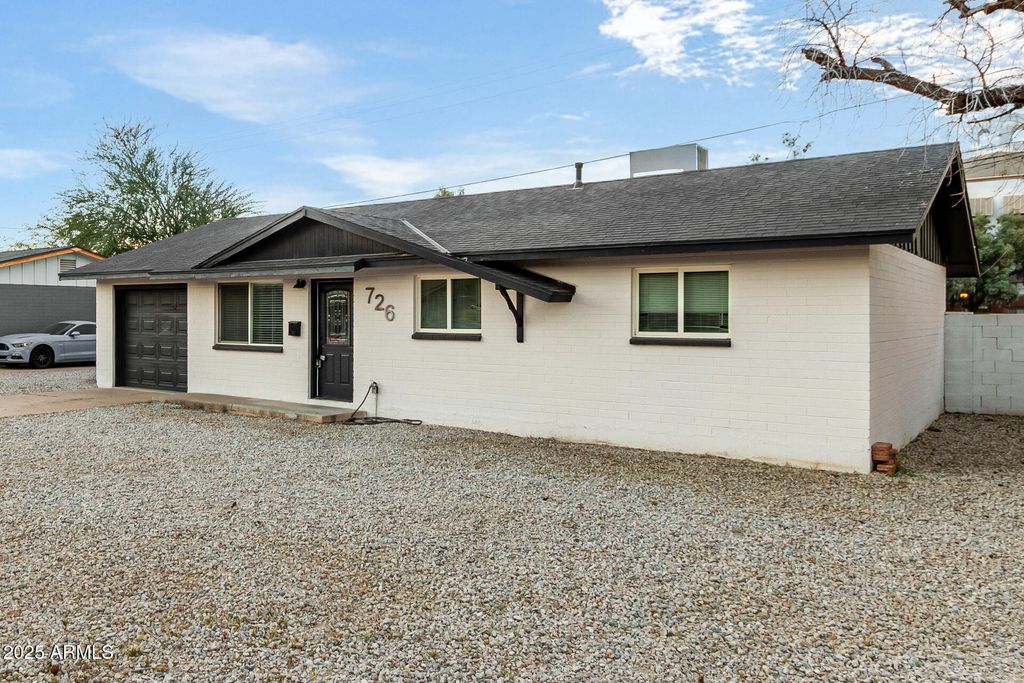 Photo of 726 E Vista Del Cerro Drive, Tempe, AZ 85281 (MLS # 6948638)