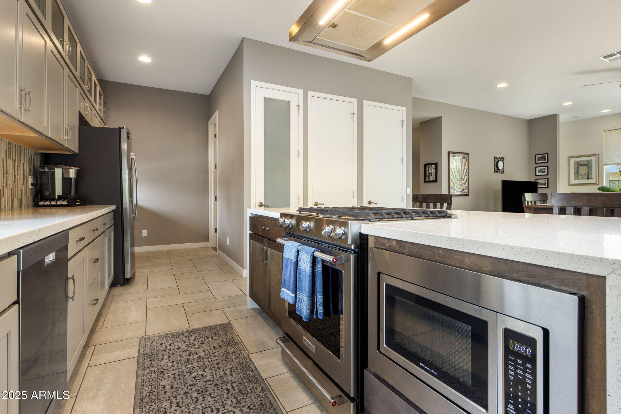 325 E CORONADO Road 19