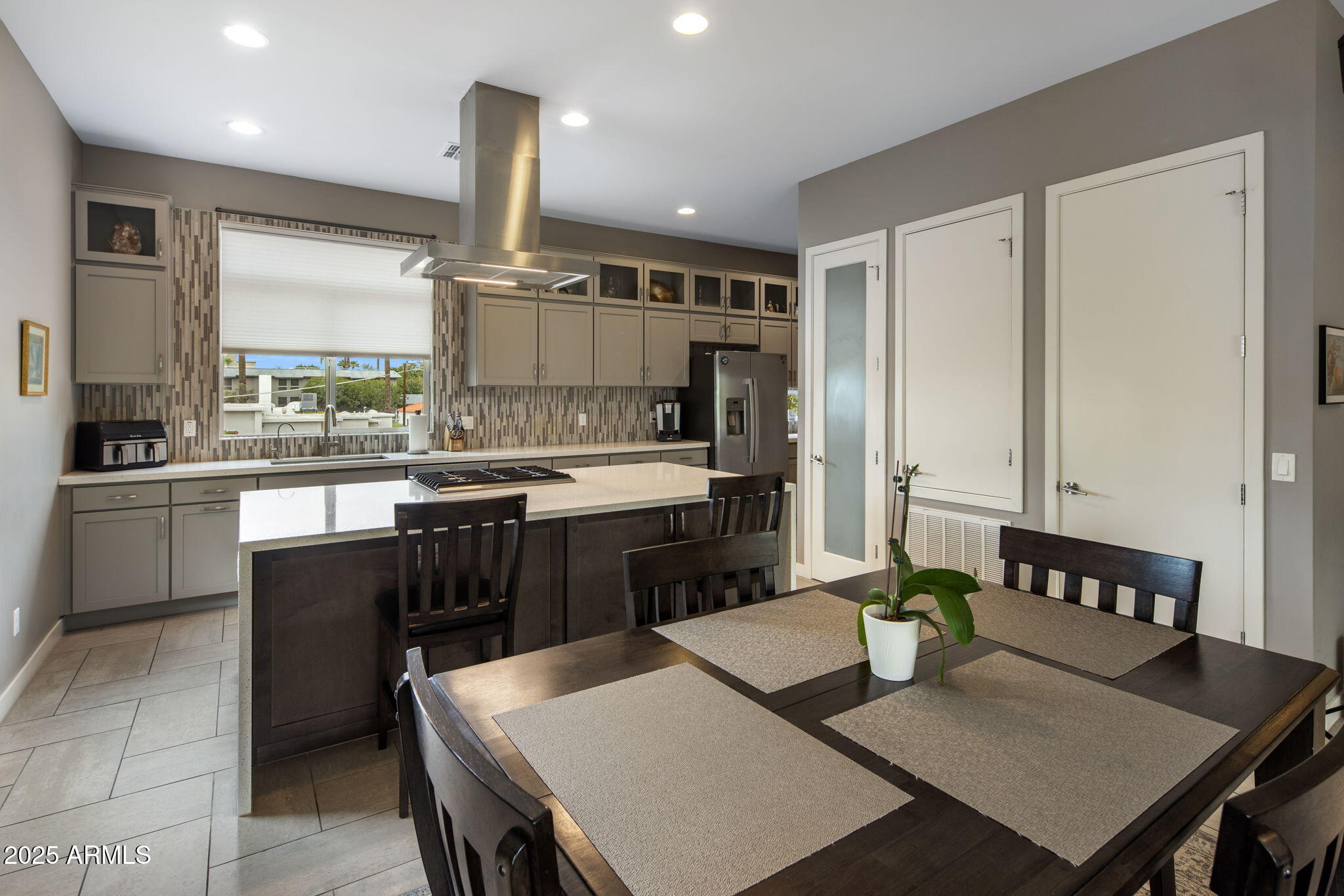 325 E CORONADO Road 19