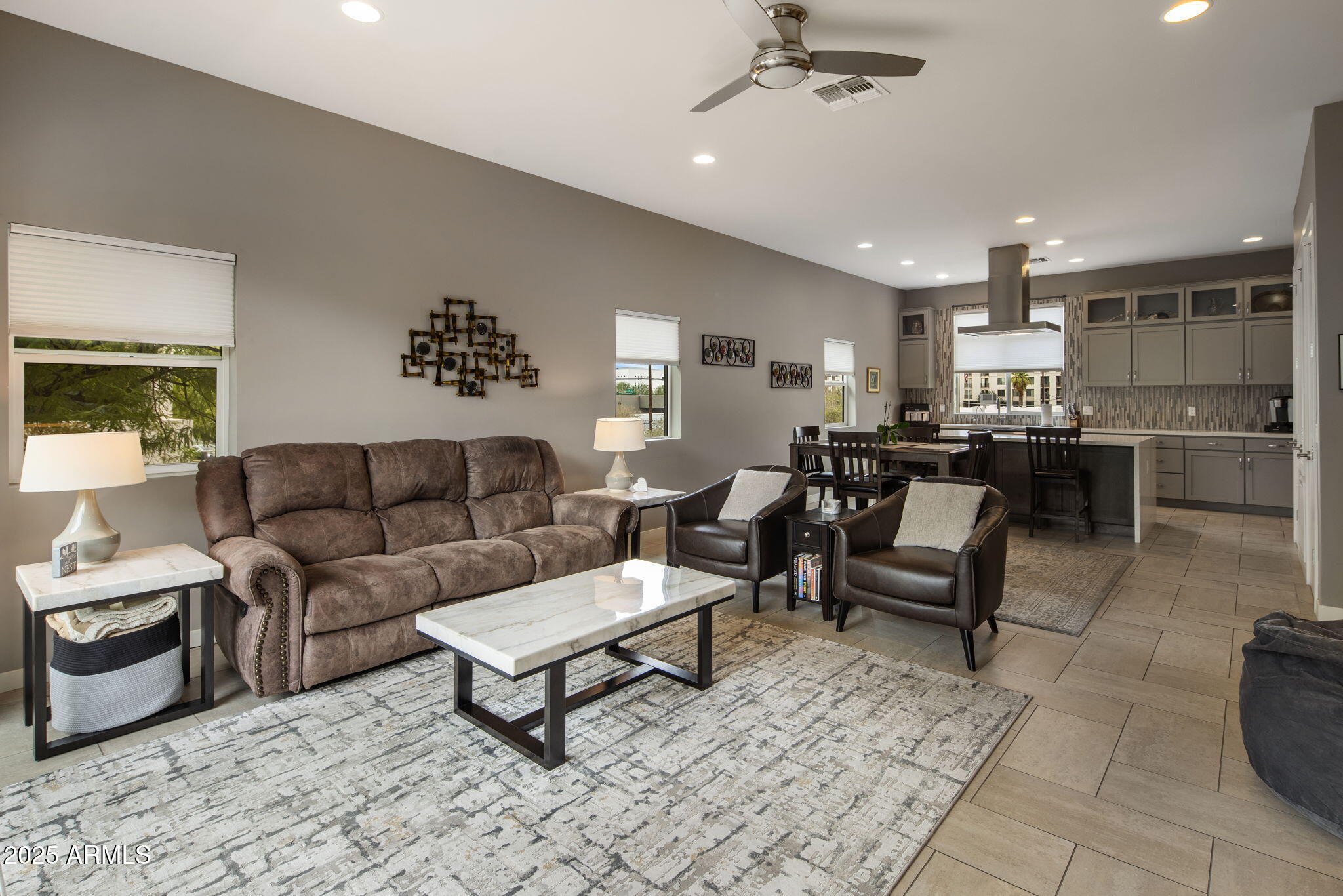 325 E CORONADO Road 19
