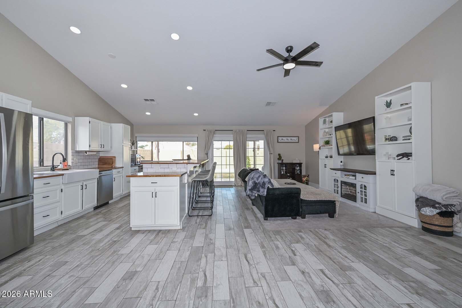 3918 W CALLE LEJOS --