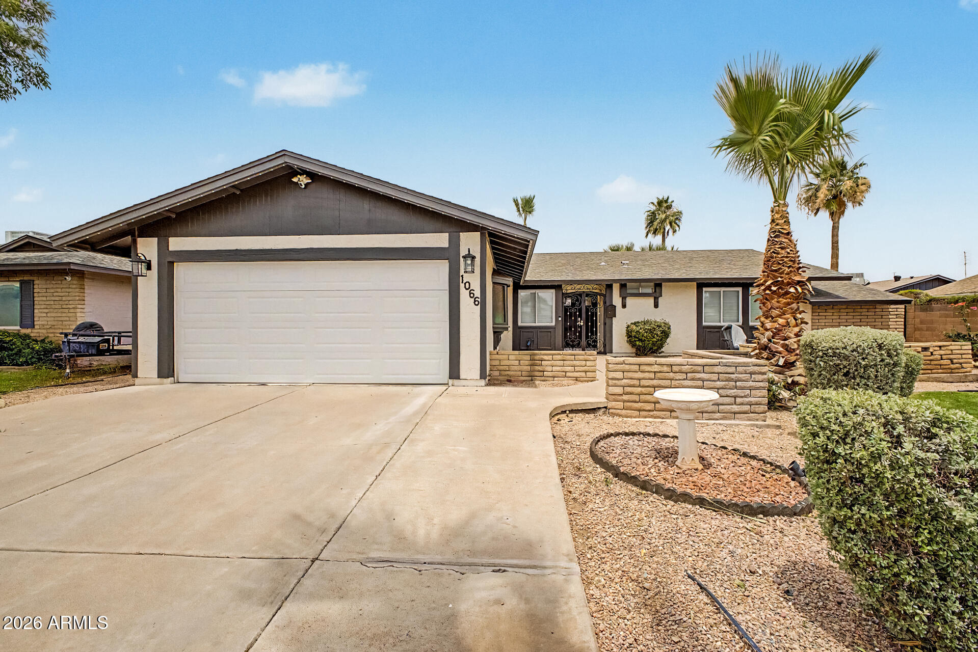 1066 E CARSON Drive
