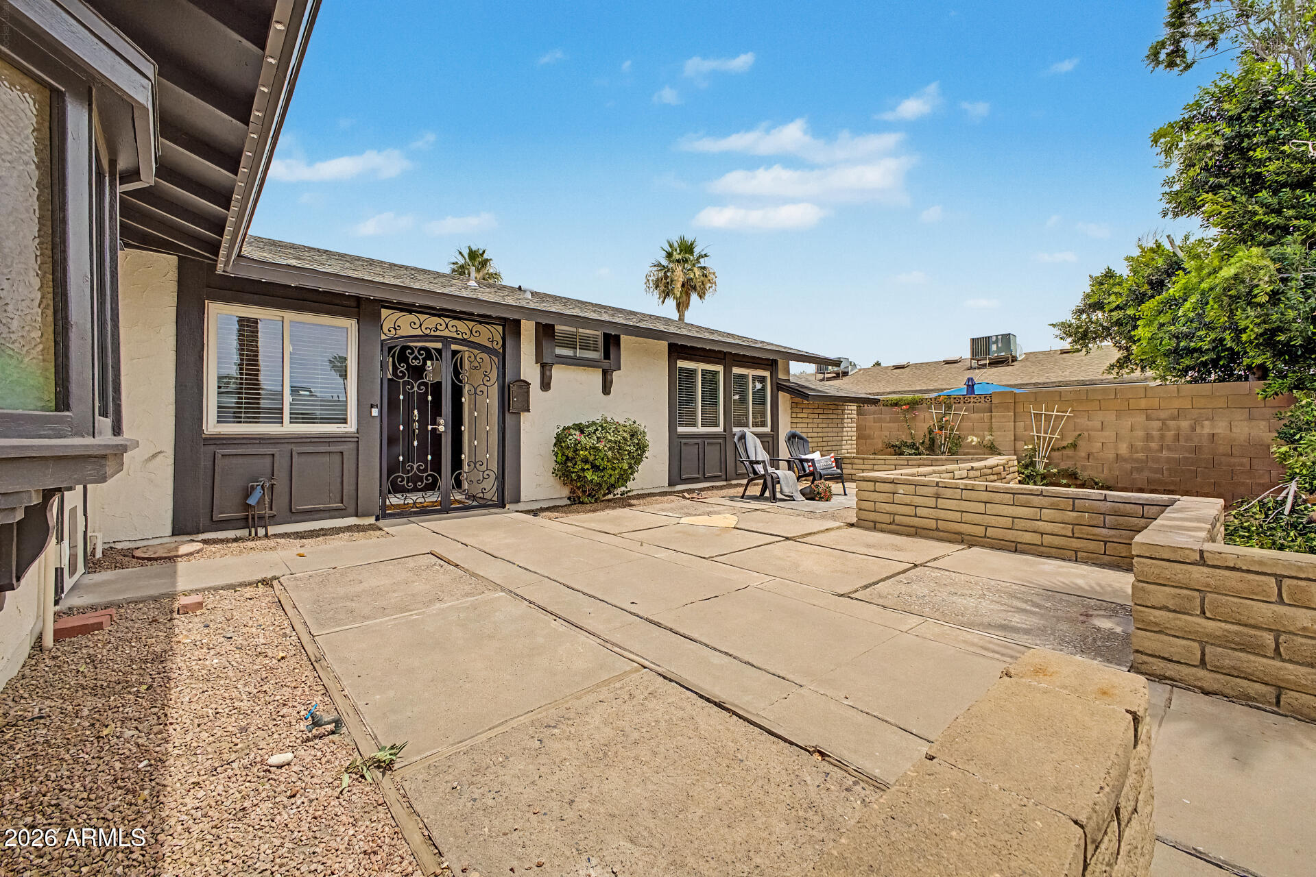 1066 E CARSON Drive