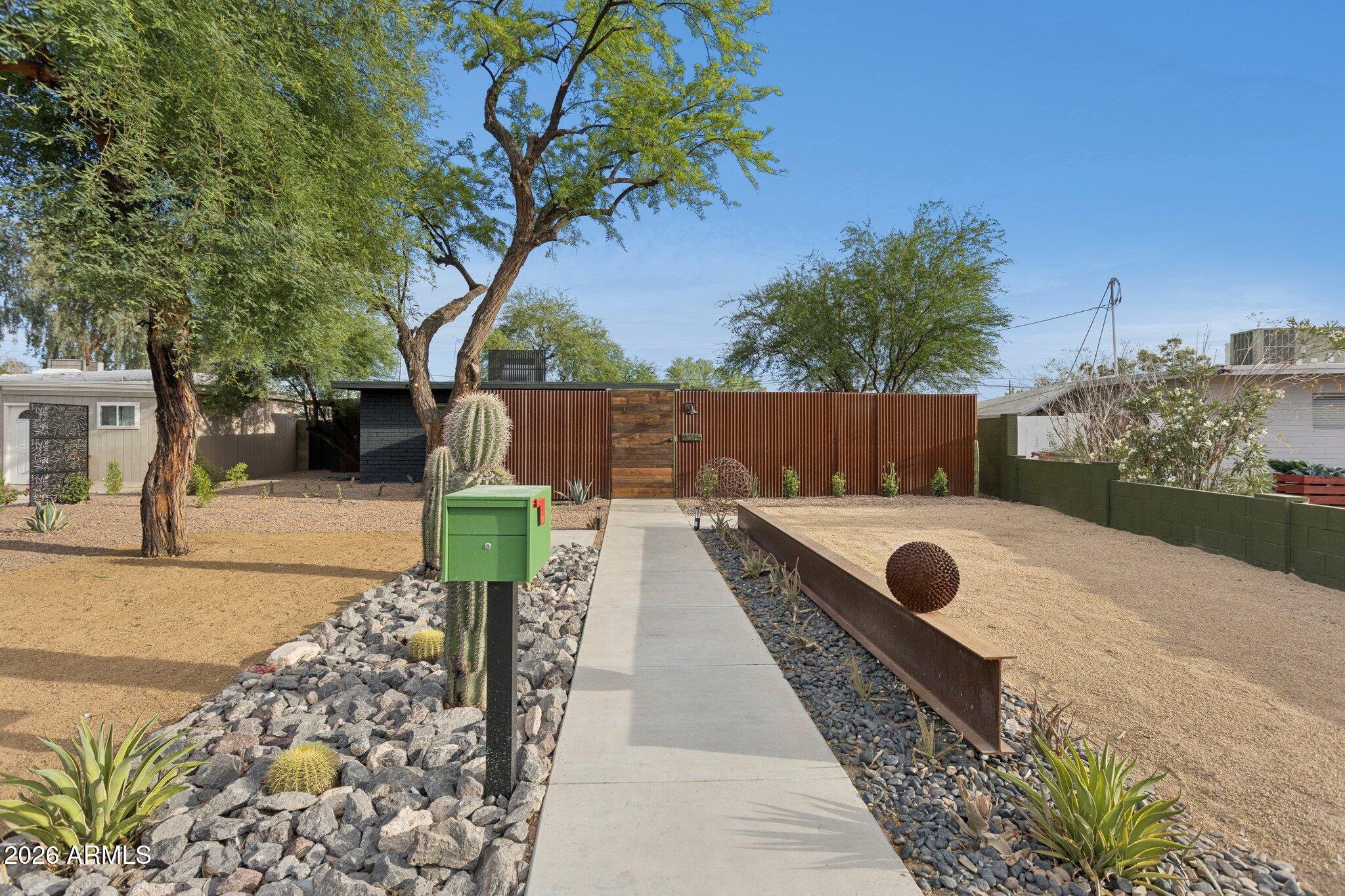 8015 E CORONADO Road