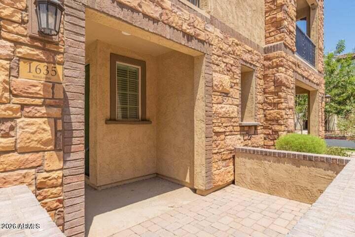 1635 E DOGWOOD Lane