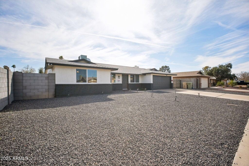 Photo of 6123 W Karen Lee Lane, Glendale, AZ 85306 (MLS # 6919705)