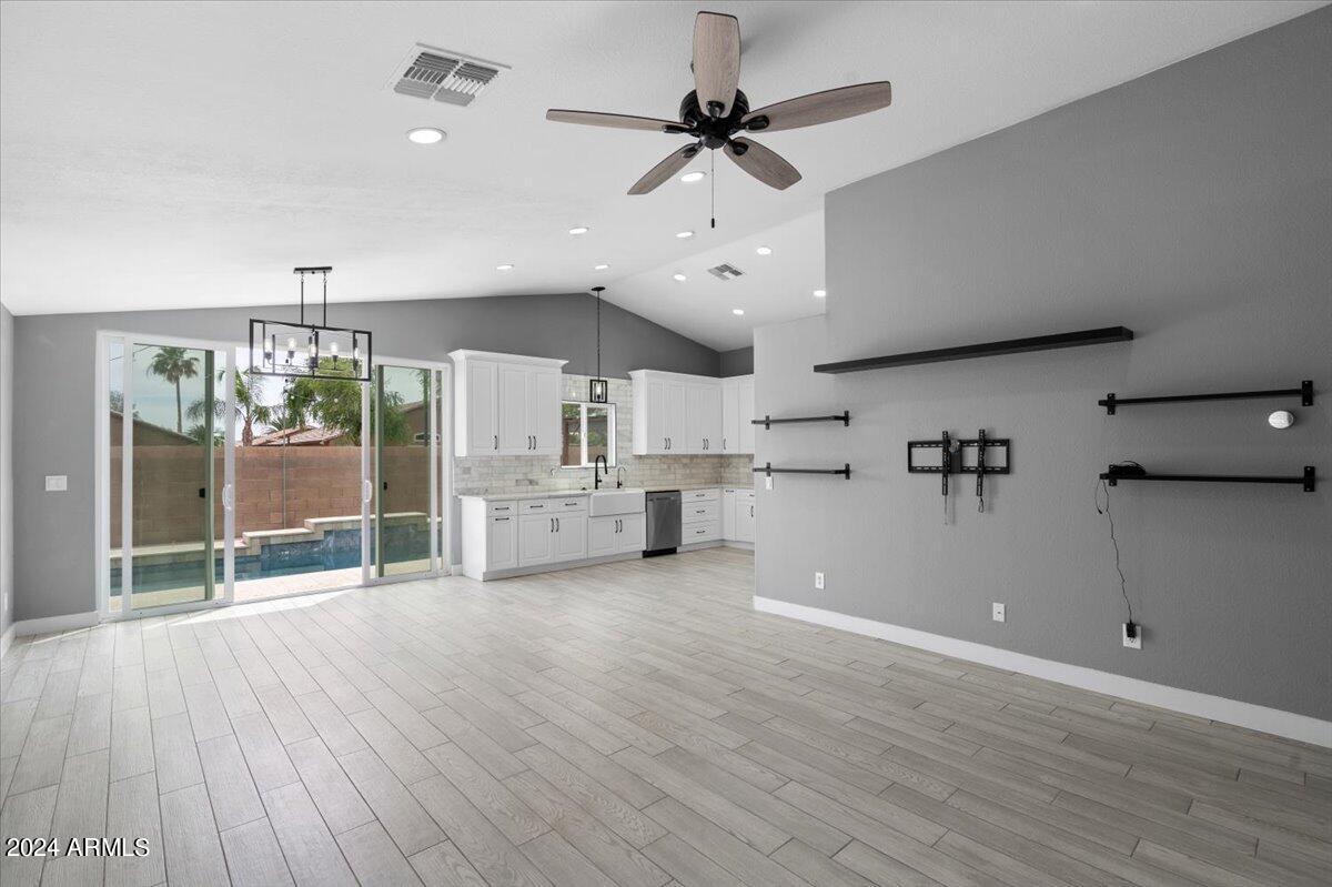 1671 E Milky Way