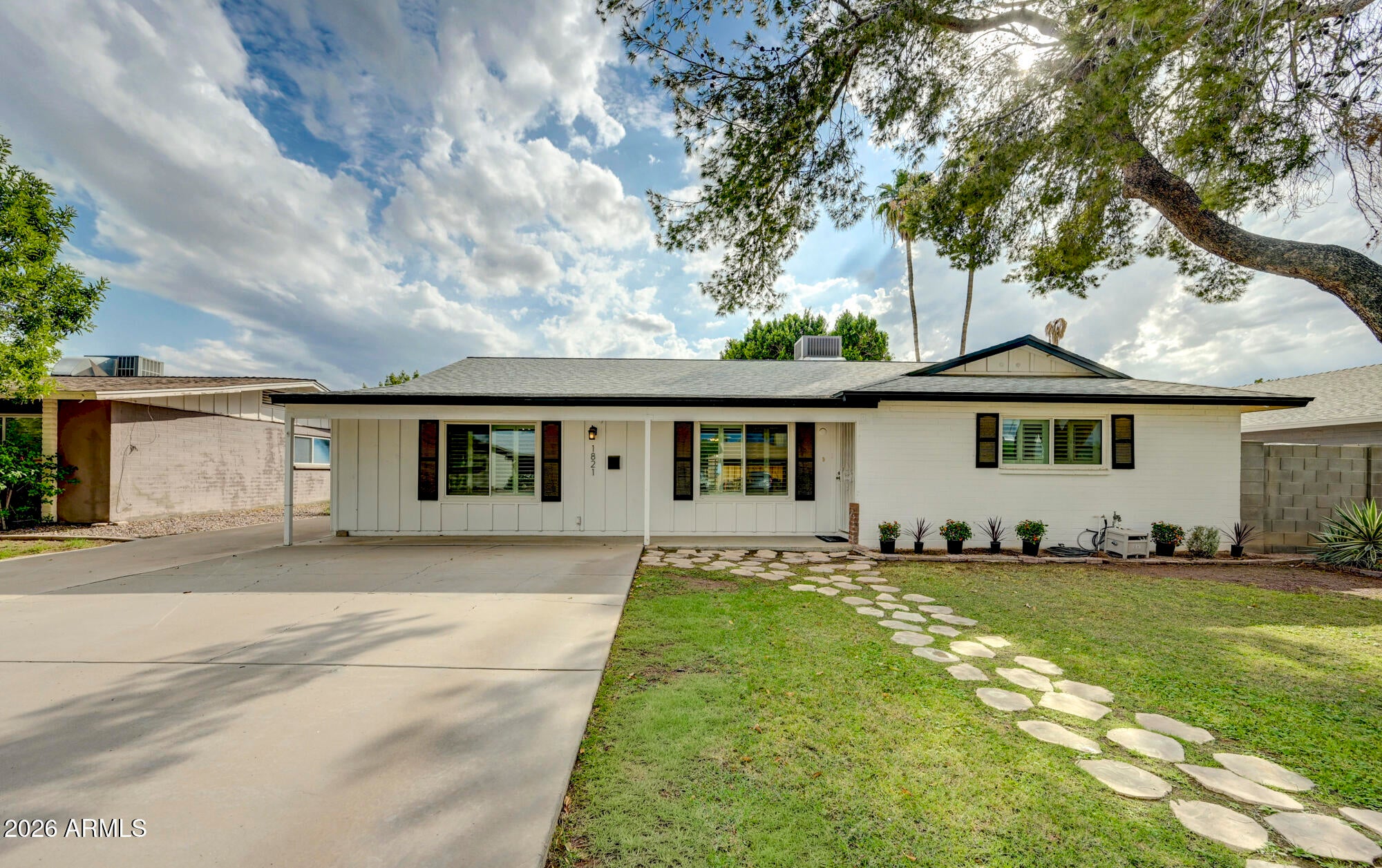 1821 E JULIE Drive