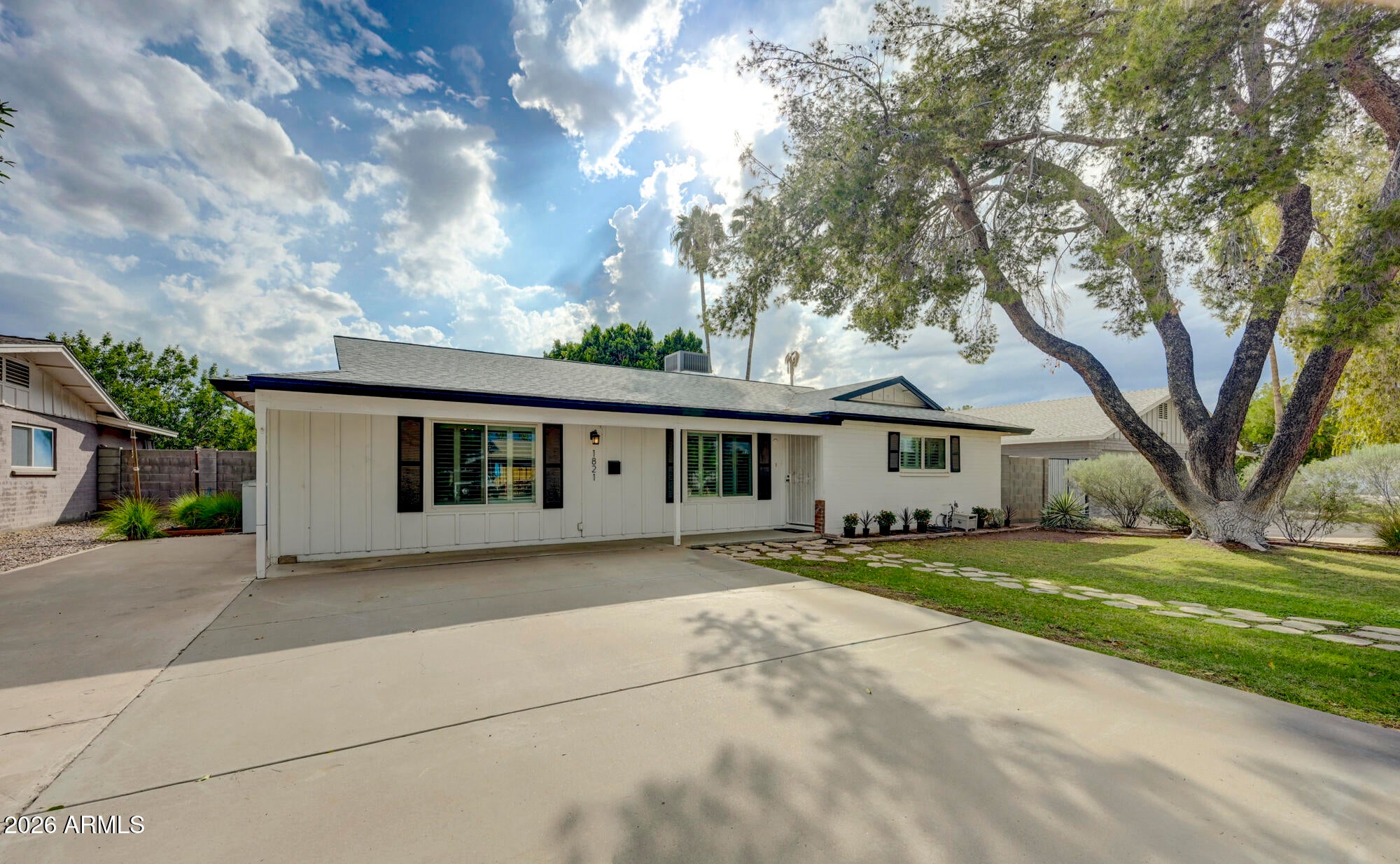 1821 E JULIE Drive