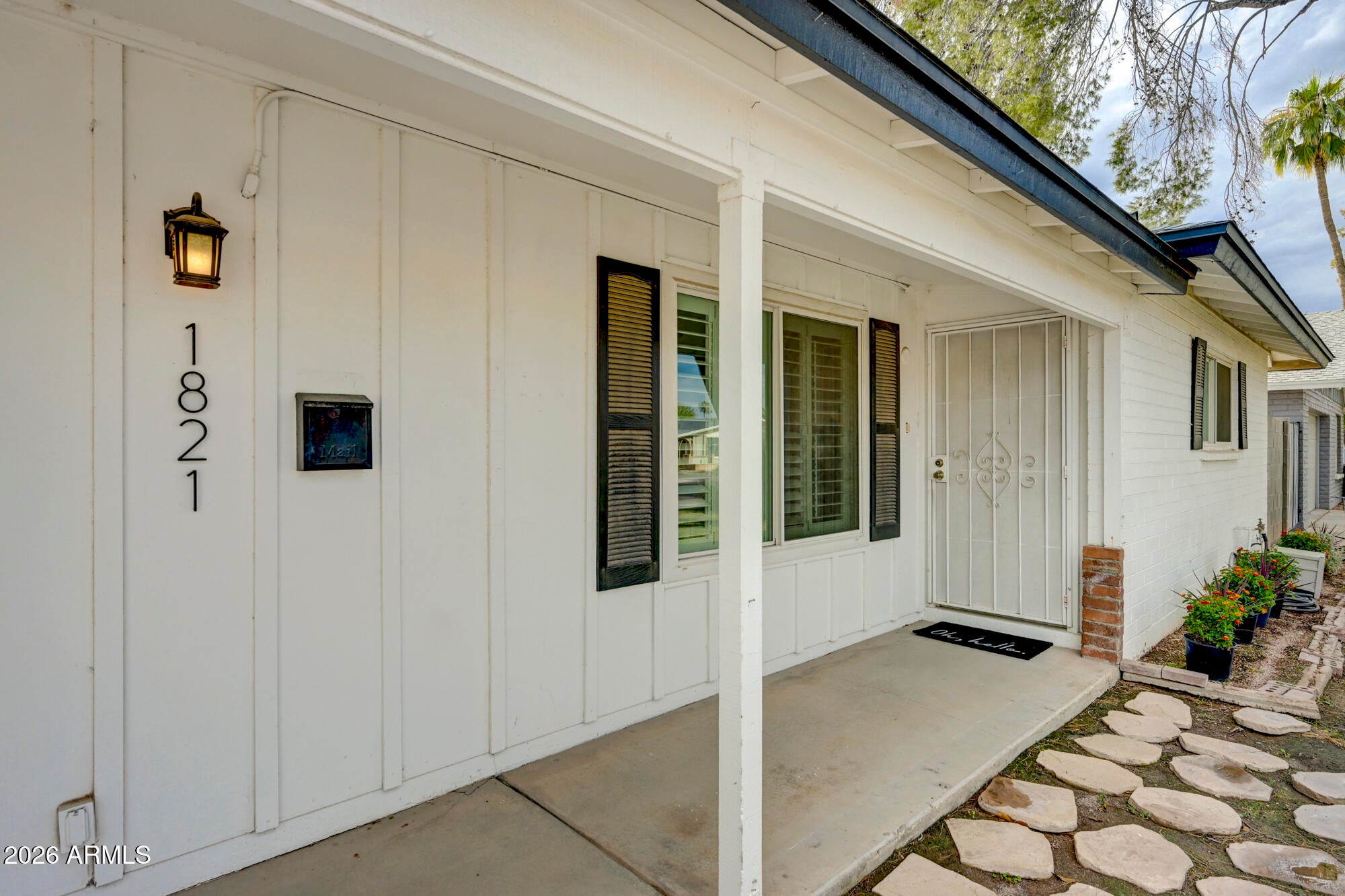 1821 E JULIE Drive