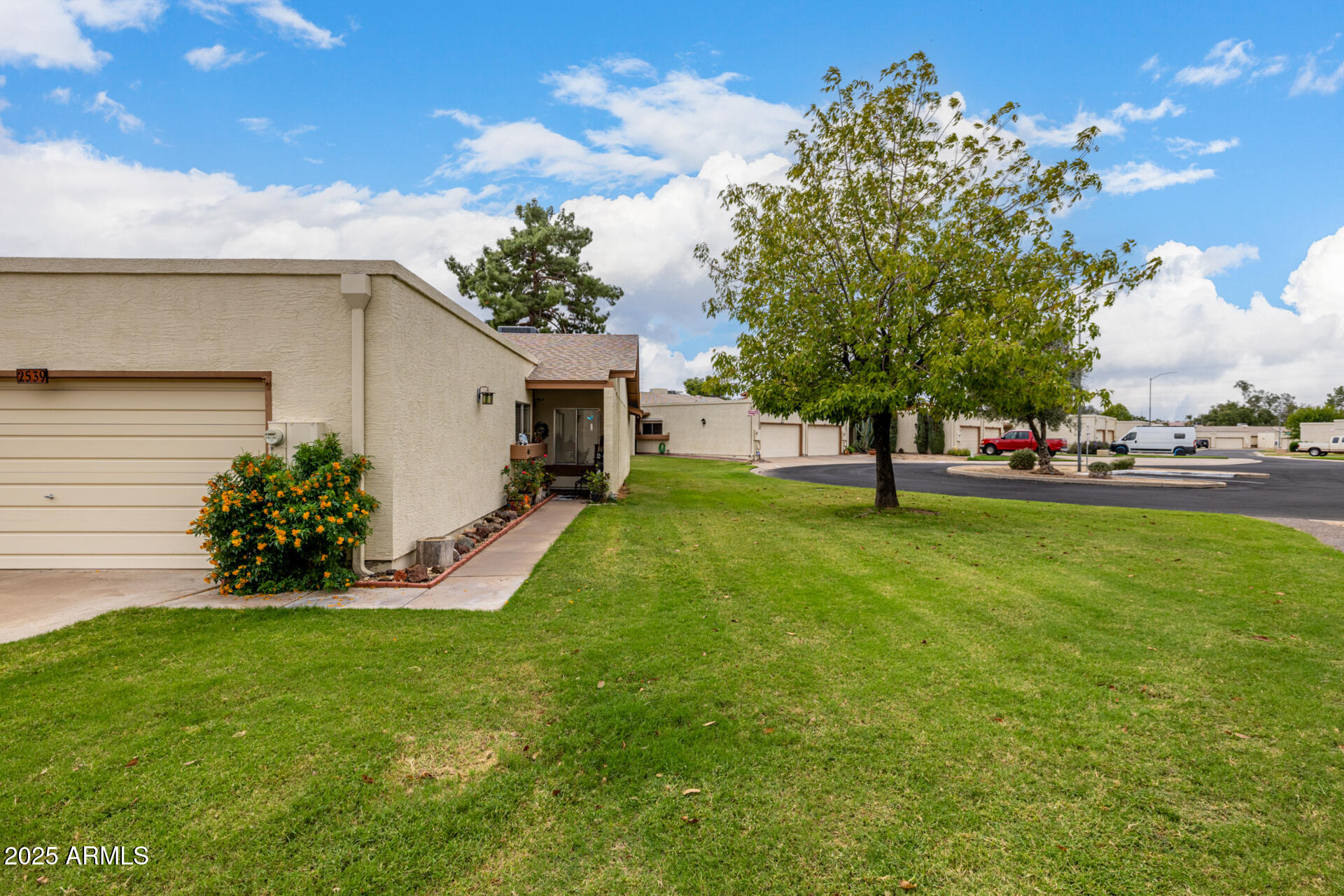 2539 W PERSHING Avenue