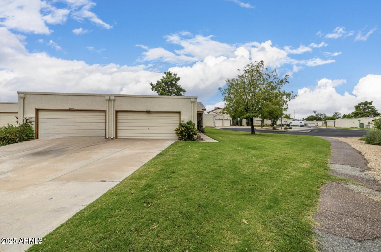 2539 W PERSHING Avenue