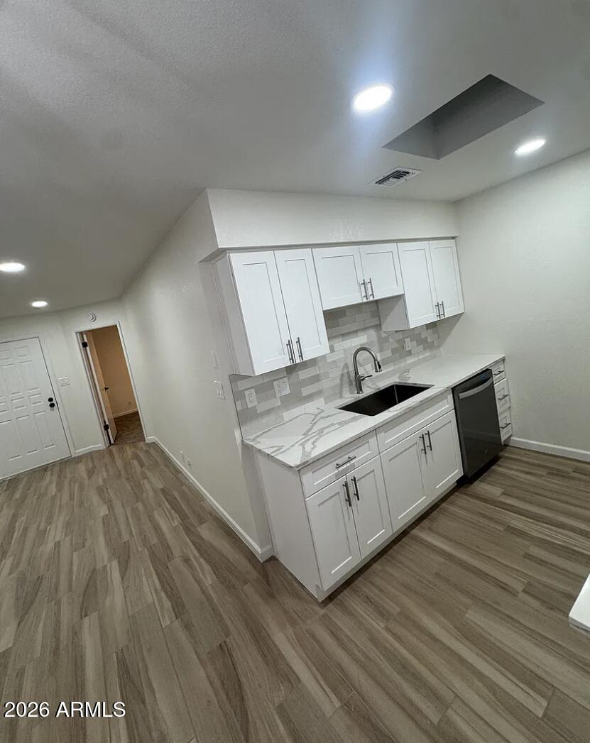 426 W PONTIAC Drive 6