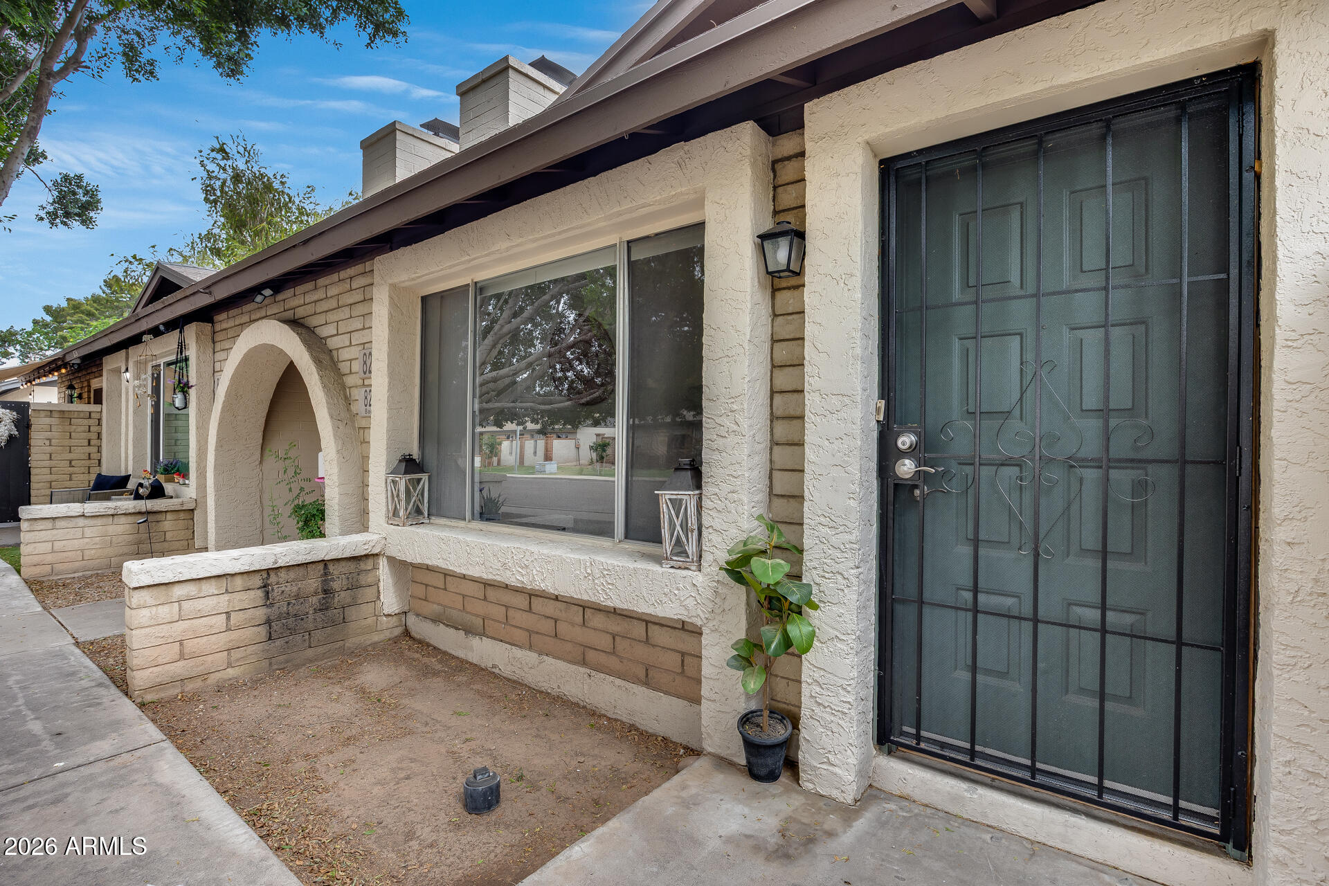 822 W MALIBU Drive