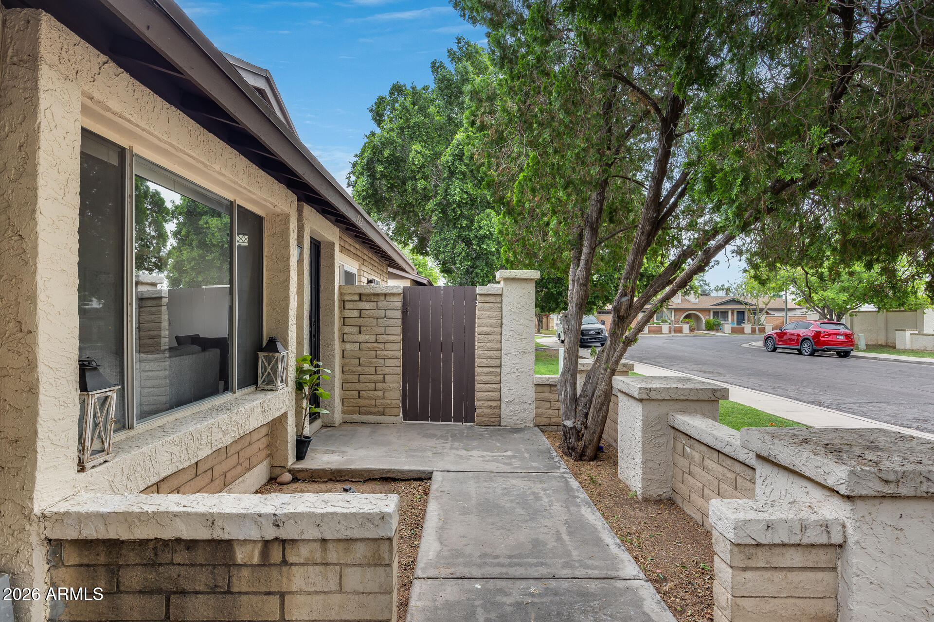 822 W MALIBU Drive