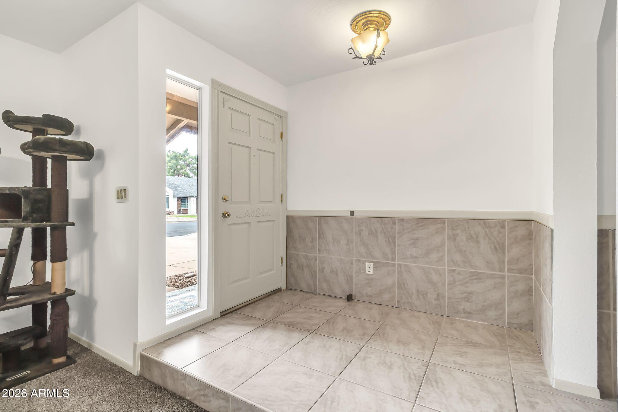 1008 W MESETO Avenue