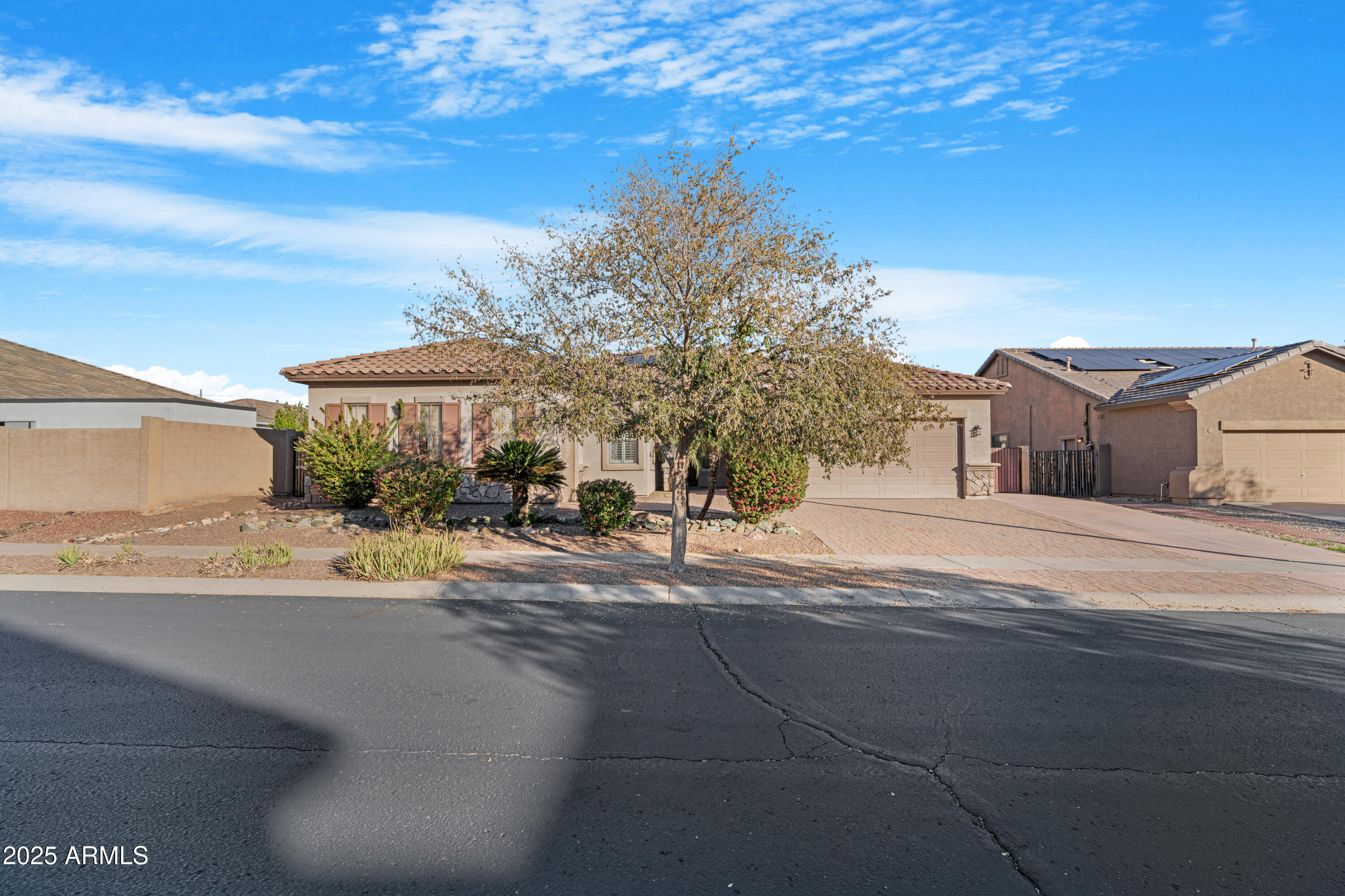 14376 W DESERT HILLS Drive