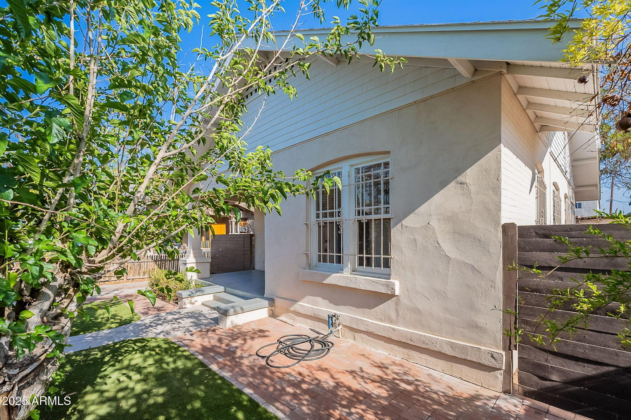 711 E McKinley Street