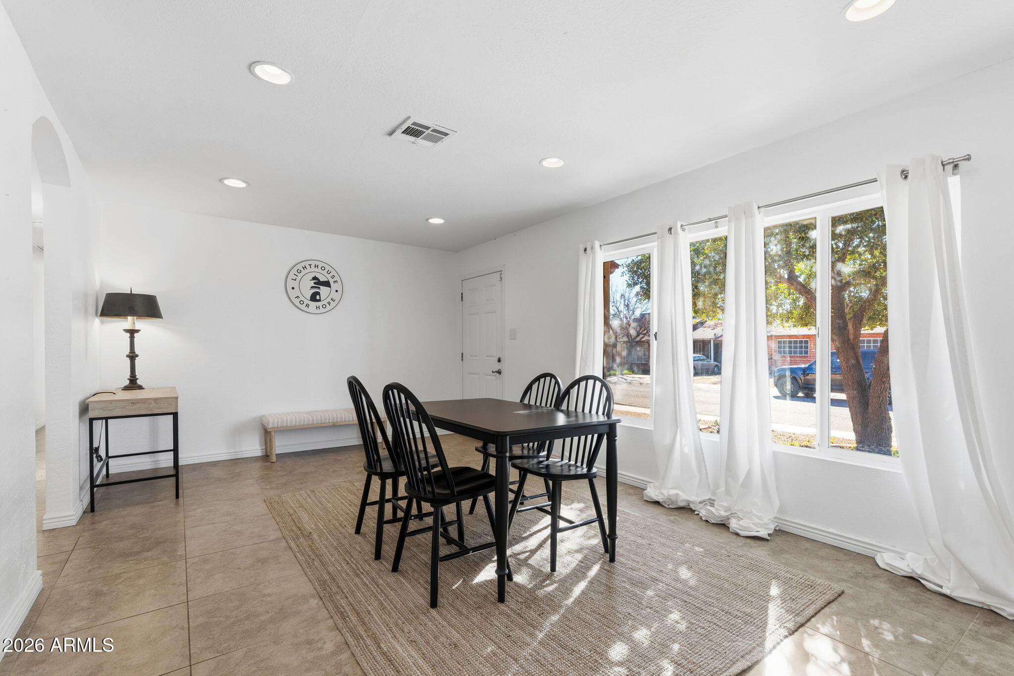 8626 E WINDSOR Avenue