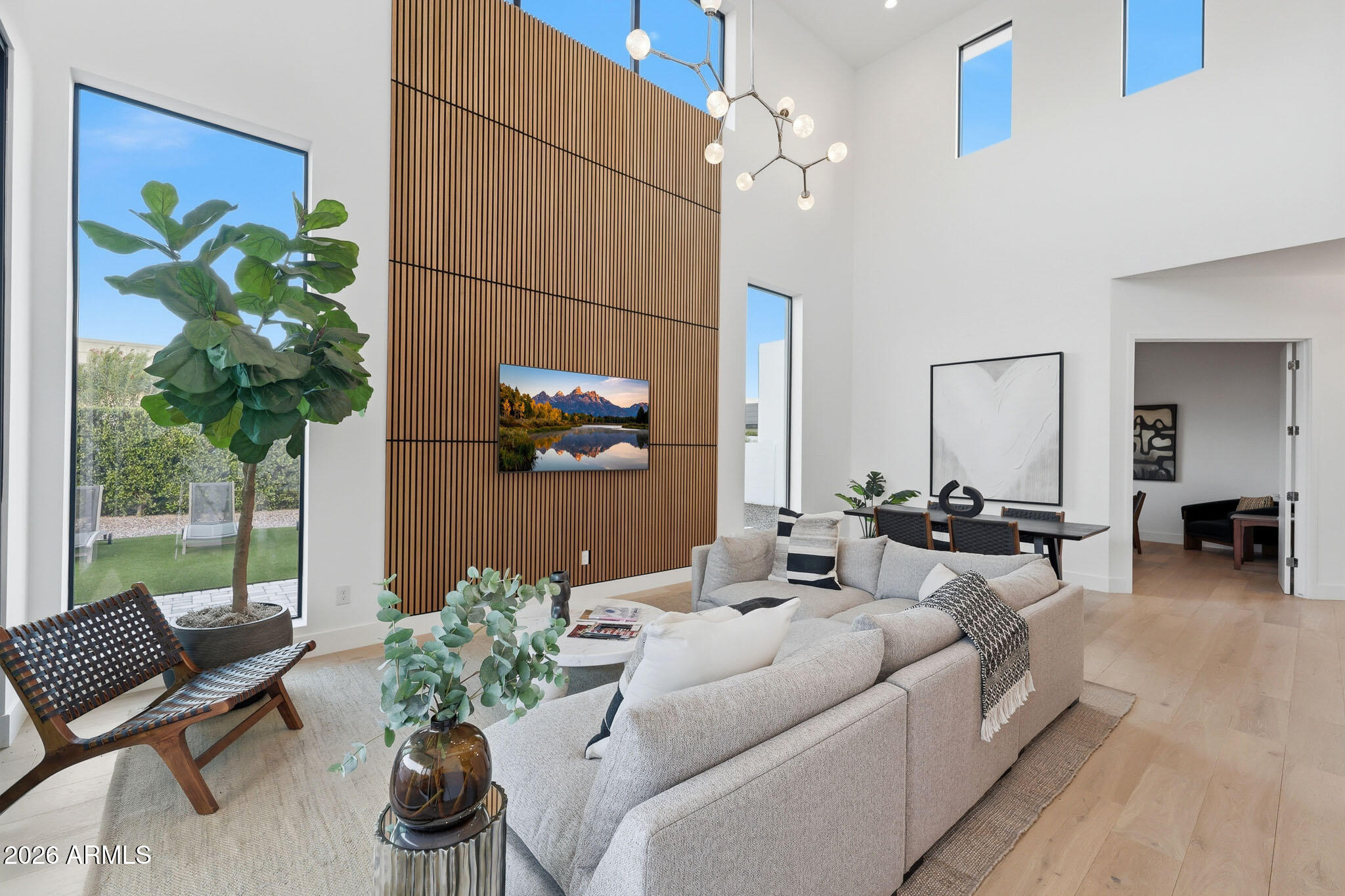 100 W NORTHERN Avenue 6