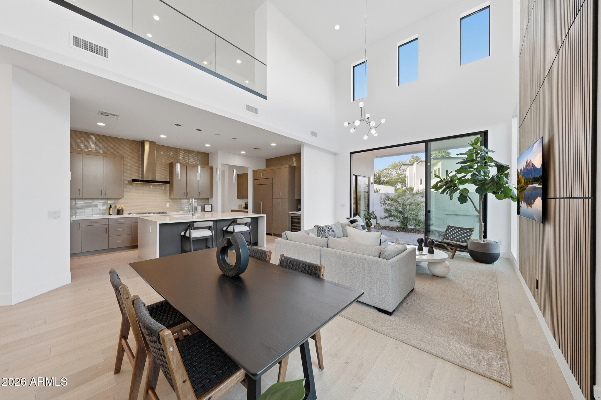 100 W NORTHERN Avenue 6